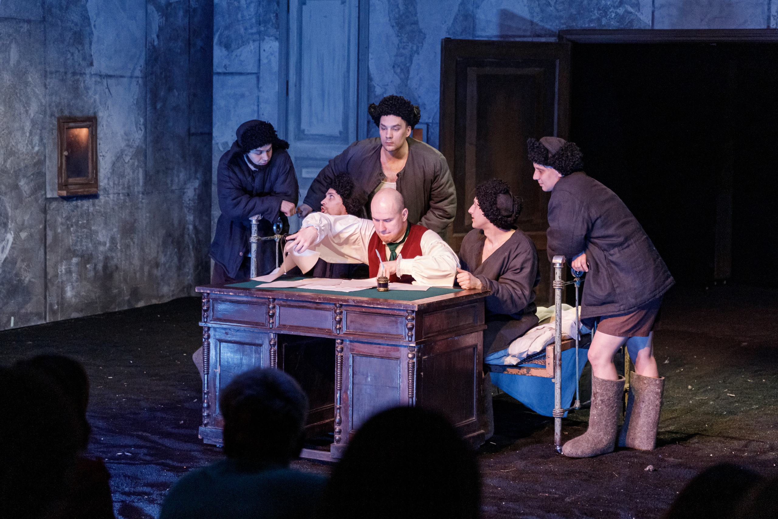 Мертвые души. Марина Ушакова. Фотограф. Выпускные альбомы. г. Краснодар