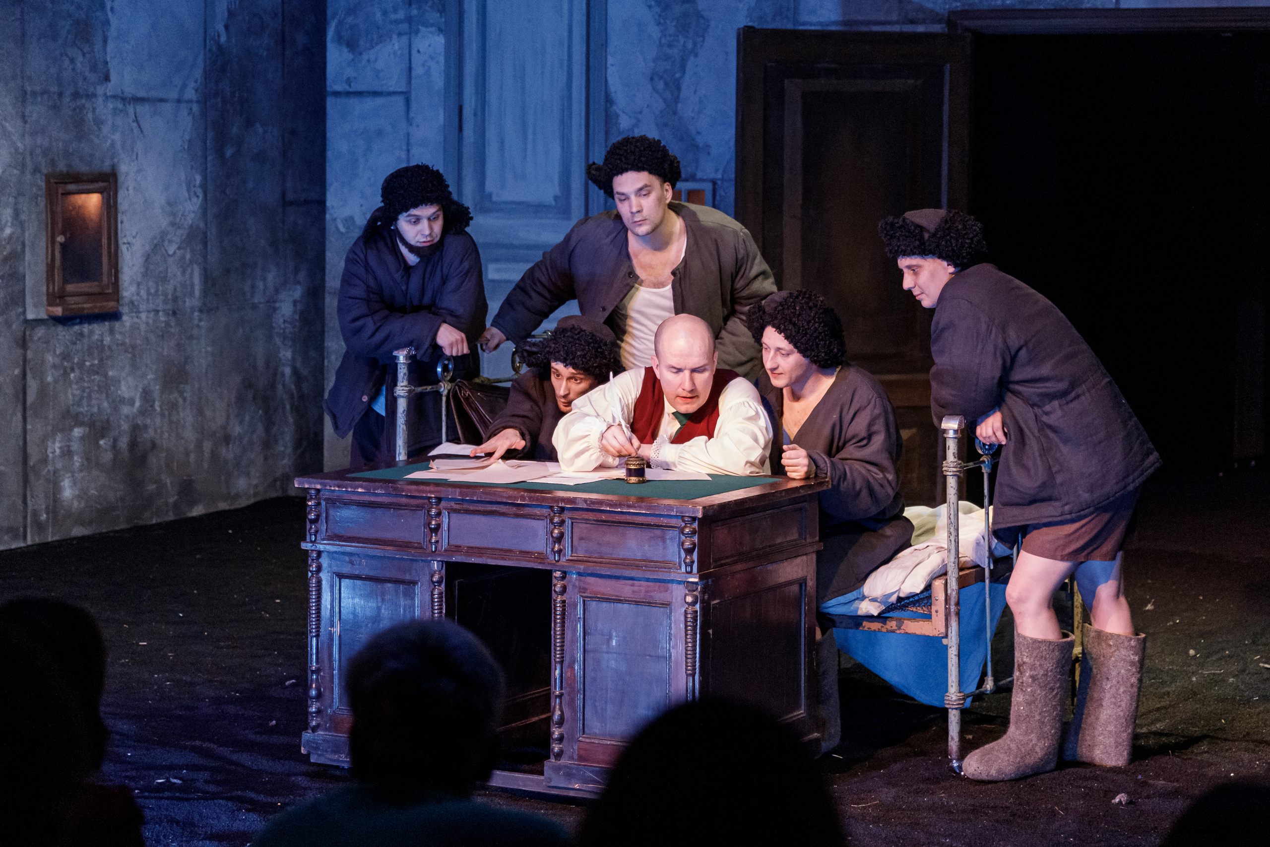 Мертвые души. Марина Ушакова. Фотограф. Выпускные альбомы. г. Краснодар