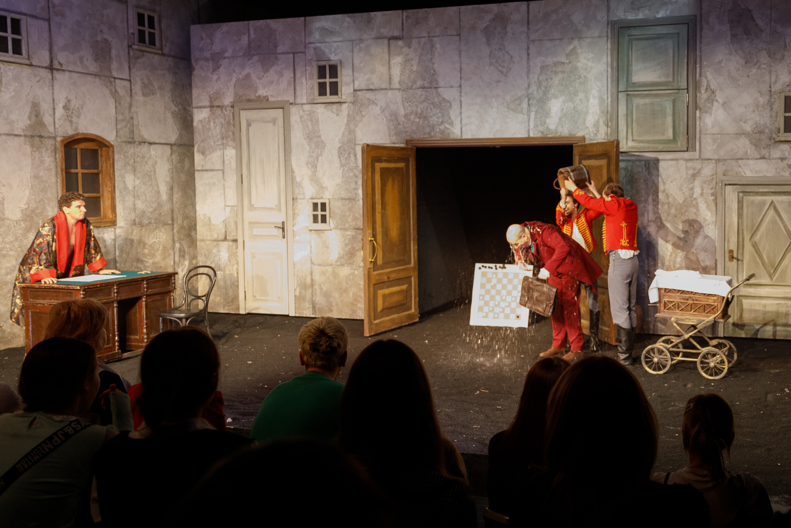 Мертвые души. Марина Ушакова. Фотограф. Выпускные альбомы. г. Краснодар