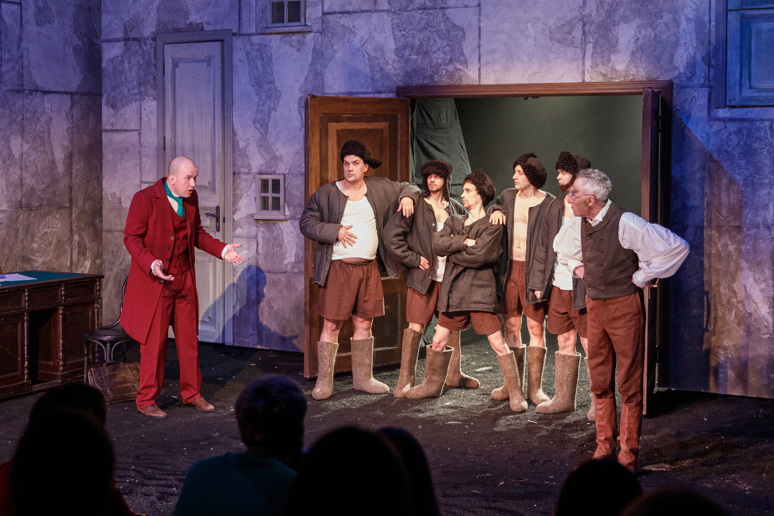 Мертвые души. Марина Ушакова. Фотограф. Выпускные альбомы. г. Краснодар