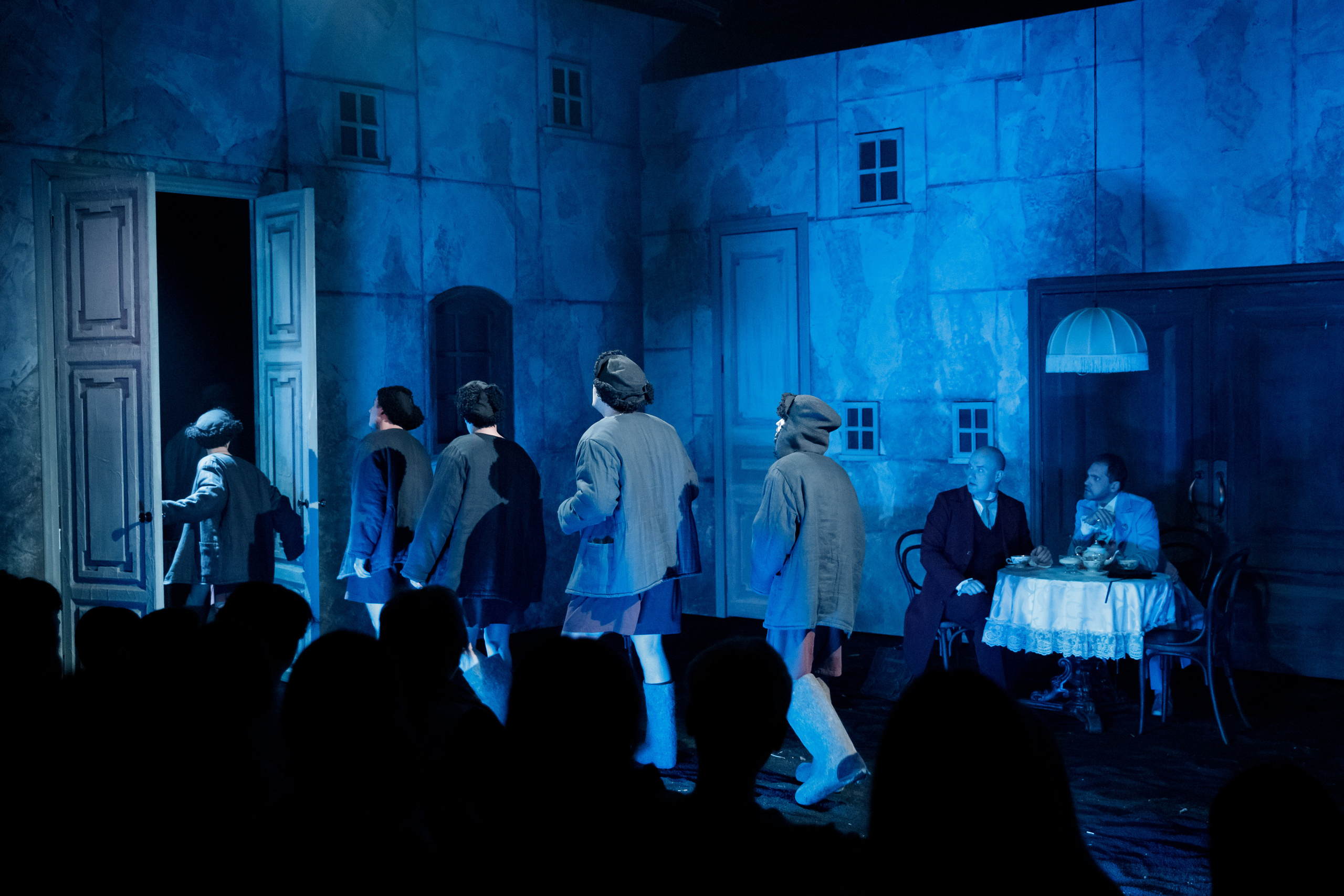 Мертвые души. Марина Ушакова. Фотограф. Выпускные альбомы. г. Краснодар