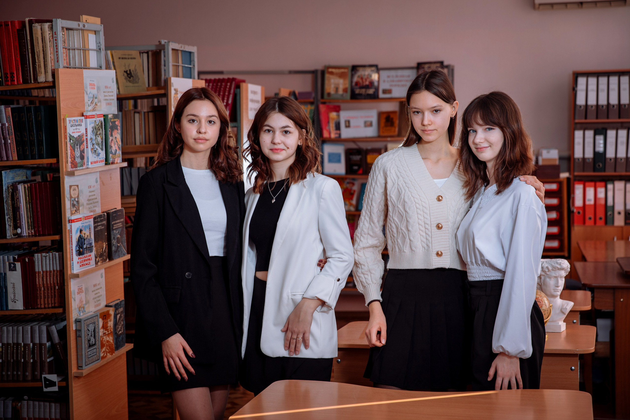 Старшая школа. Выпускные школьные фотоальбомы для школ и детских садов в Волгограде и Волжском