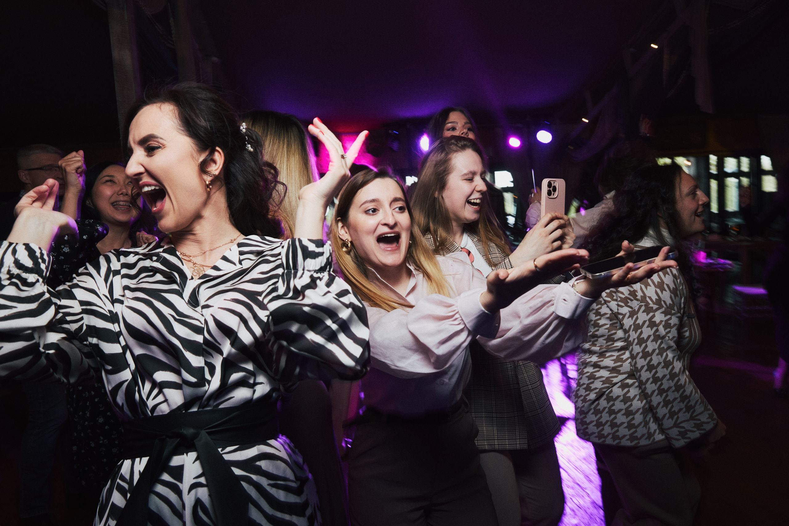 Репортаж с корпоративного юбилея стоматологической клиники Ice Berg. КонТайм: профессиональная съемка для организаций