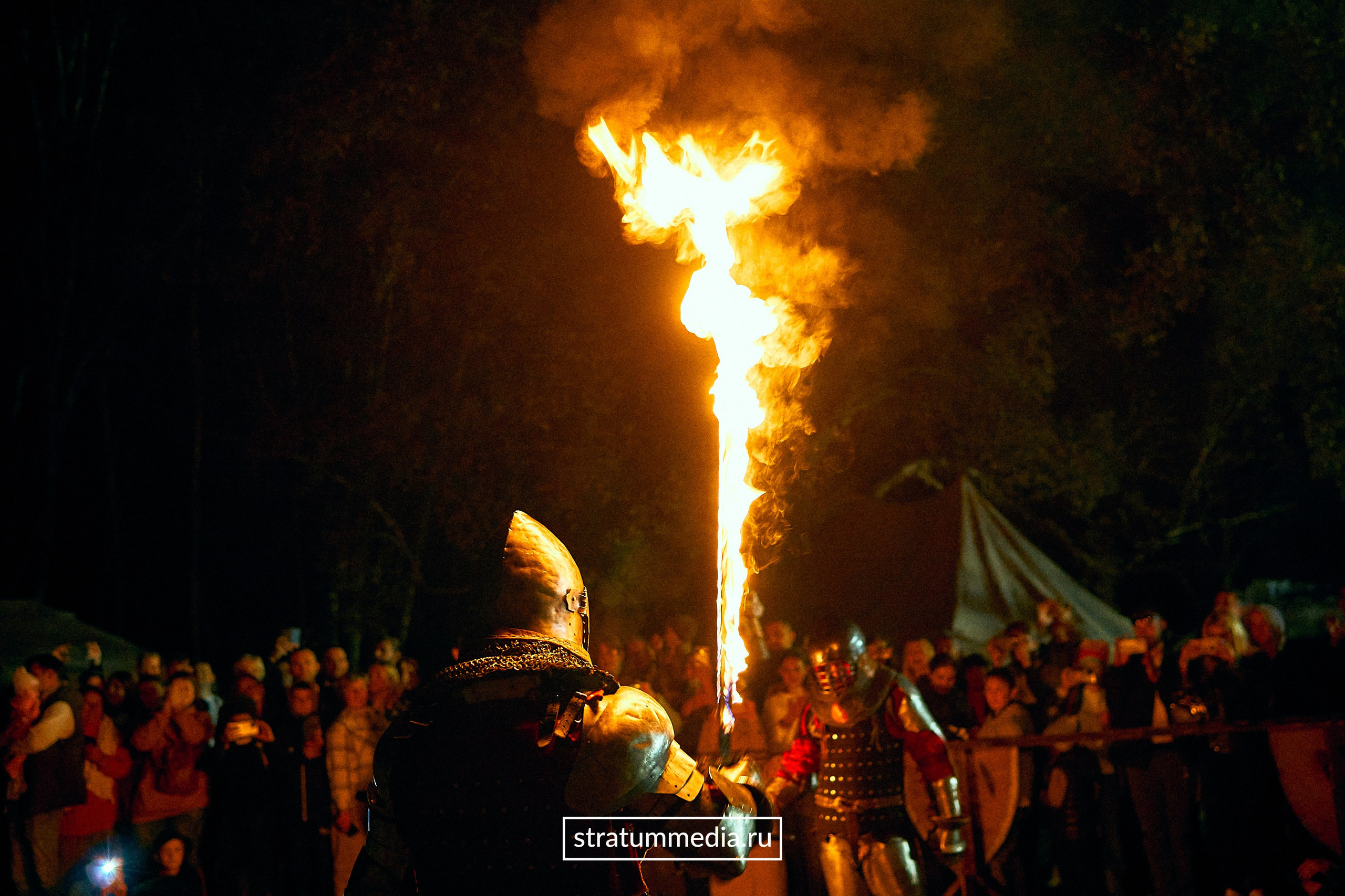 Fire Show at Park. Stratum Media — Фото-Видео Съемки
