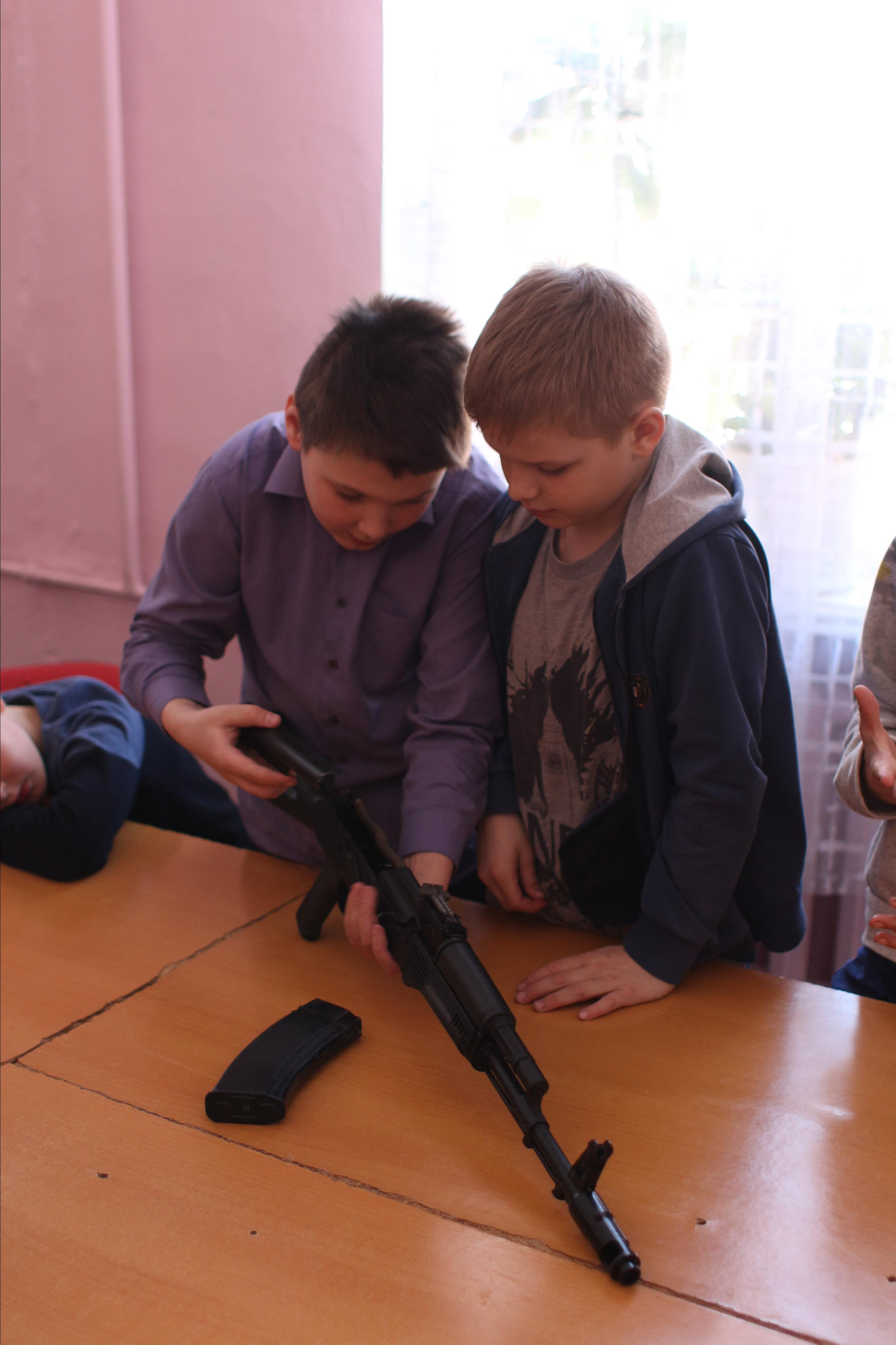 Знакомство с устройством автомата Калашникова. Вознесенский храм села Барановское