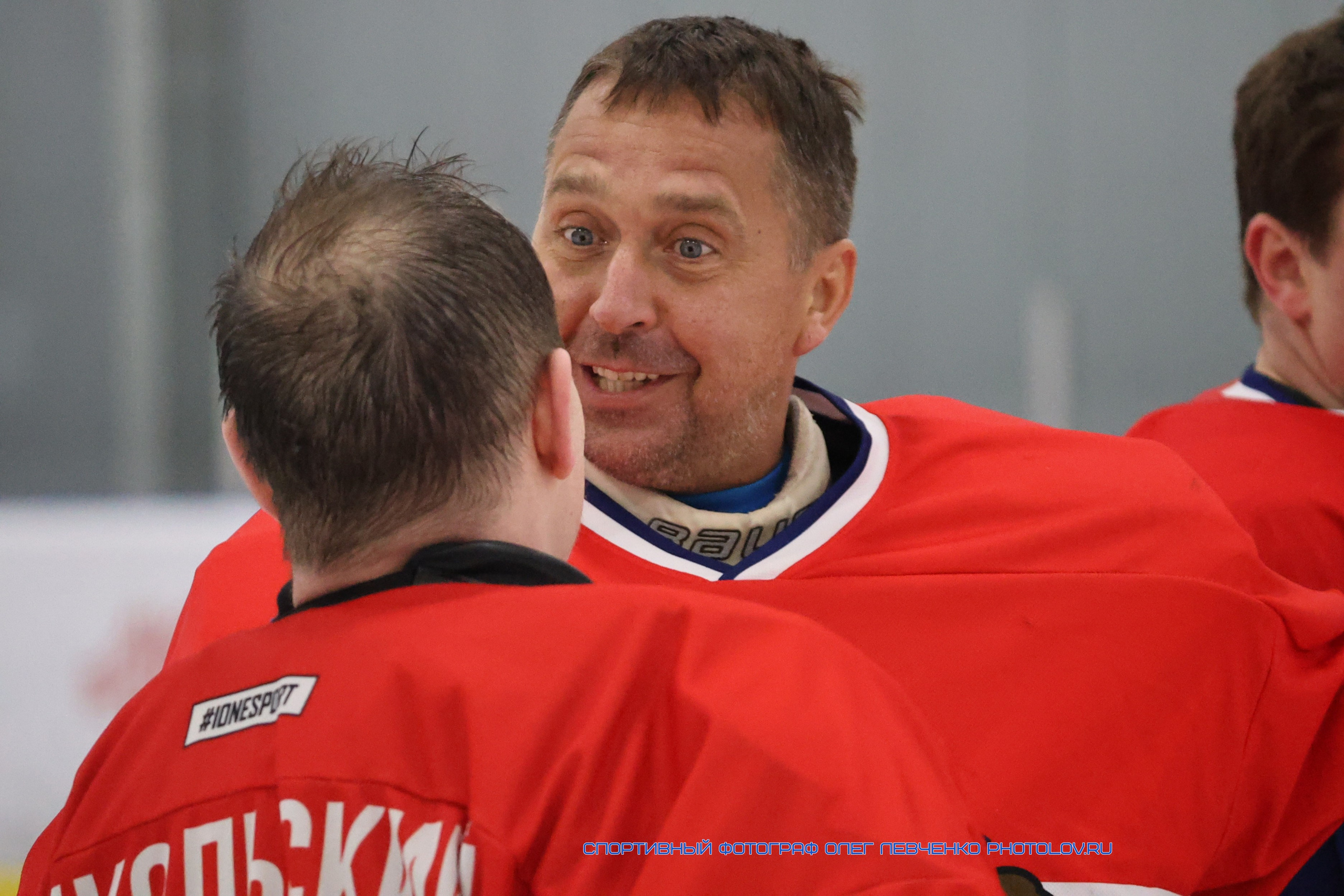 Встретились после игры в хоккей два вратаря