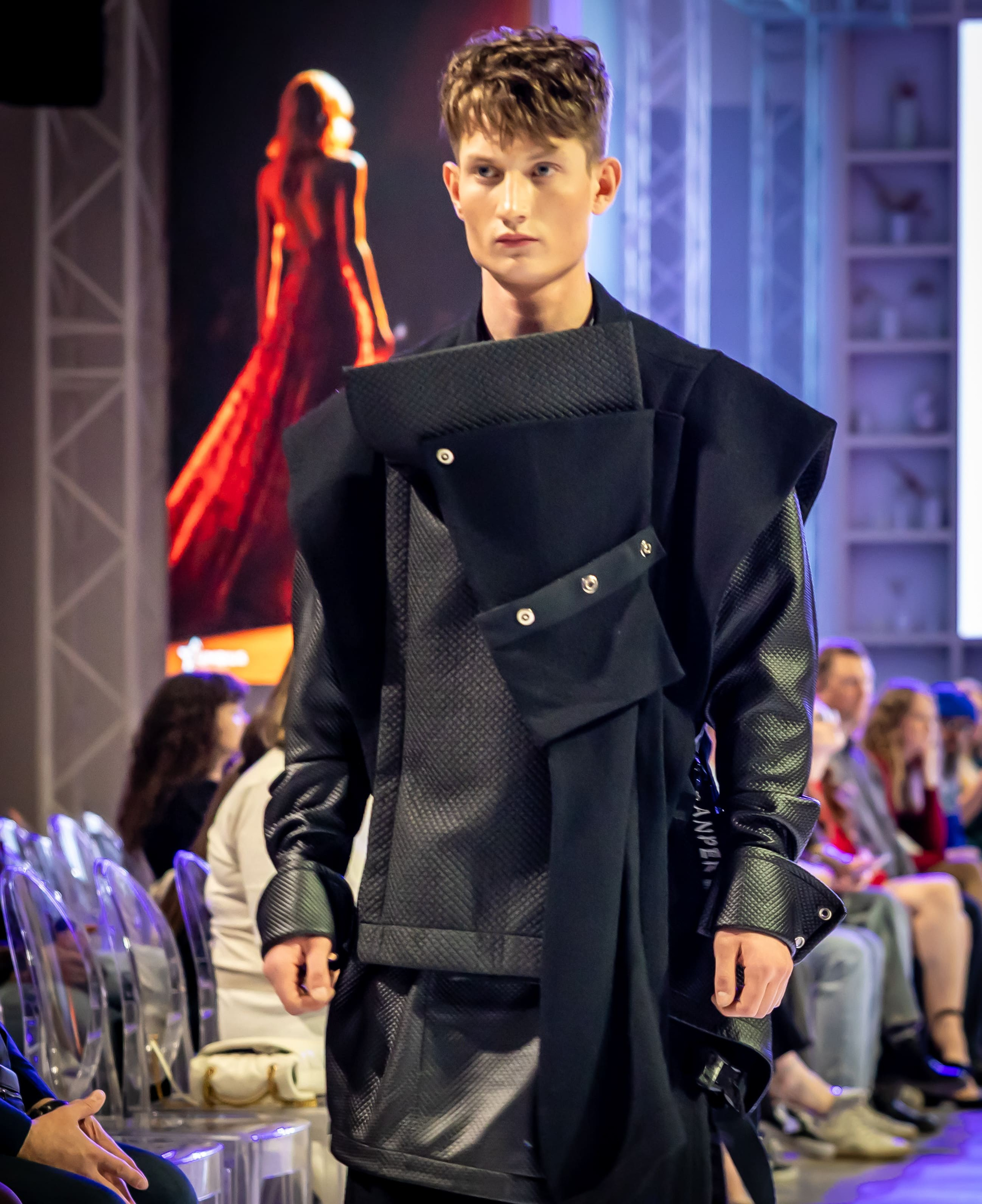 модное шоу Москва UMBIUS модели на подиуме фотограф