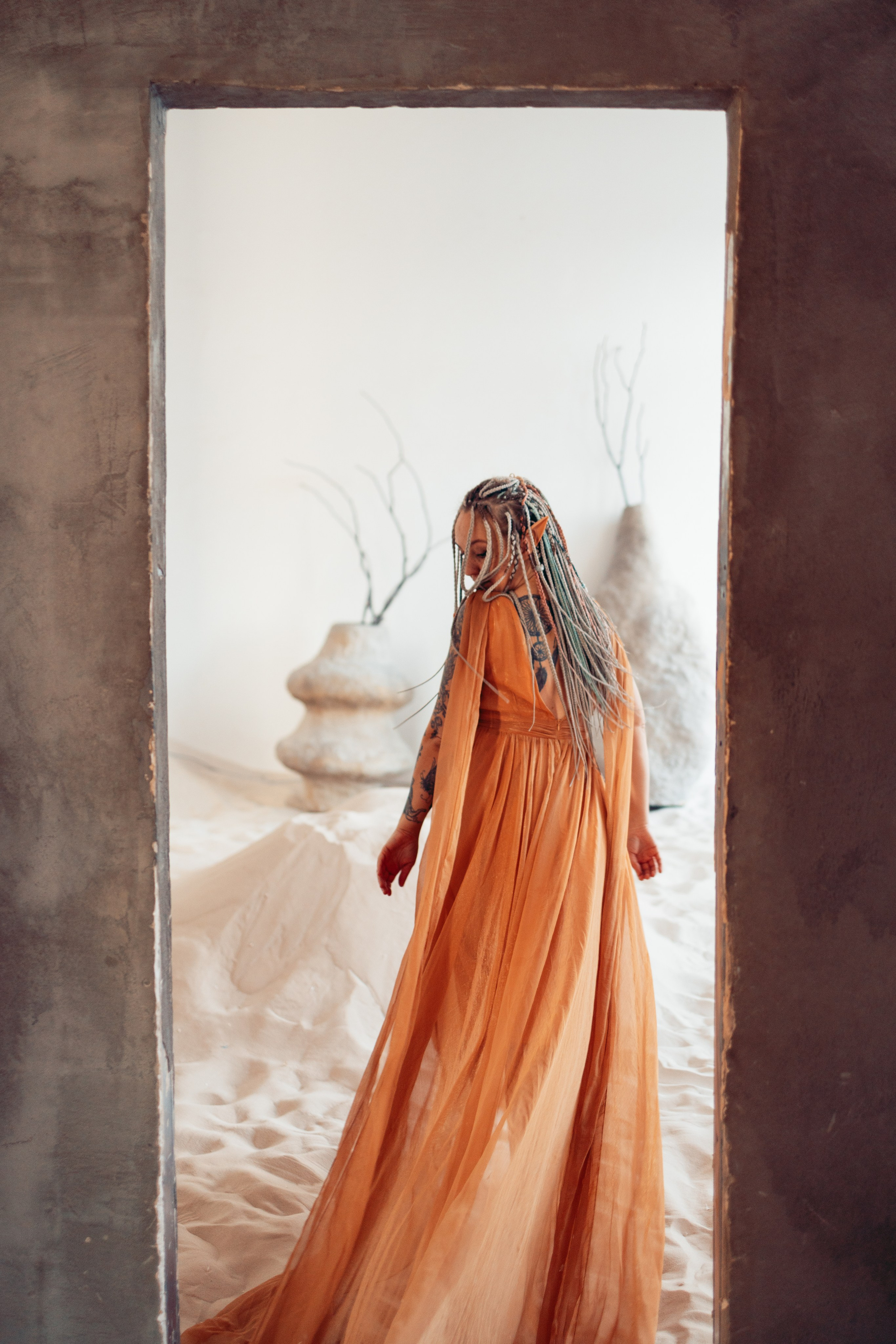 Вешалка. Визуальный художник «Границы внутри»