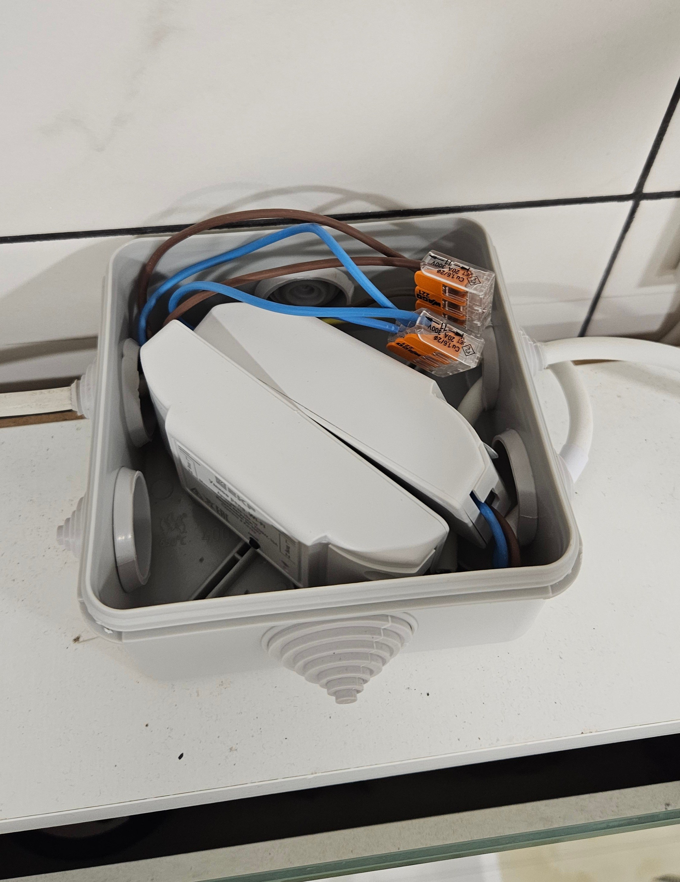 Монтаж системы умный дом, установка датчиков движения