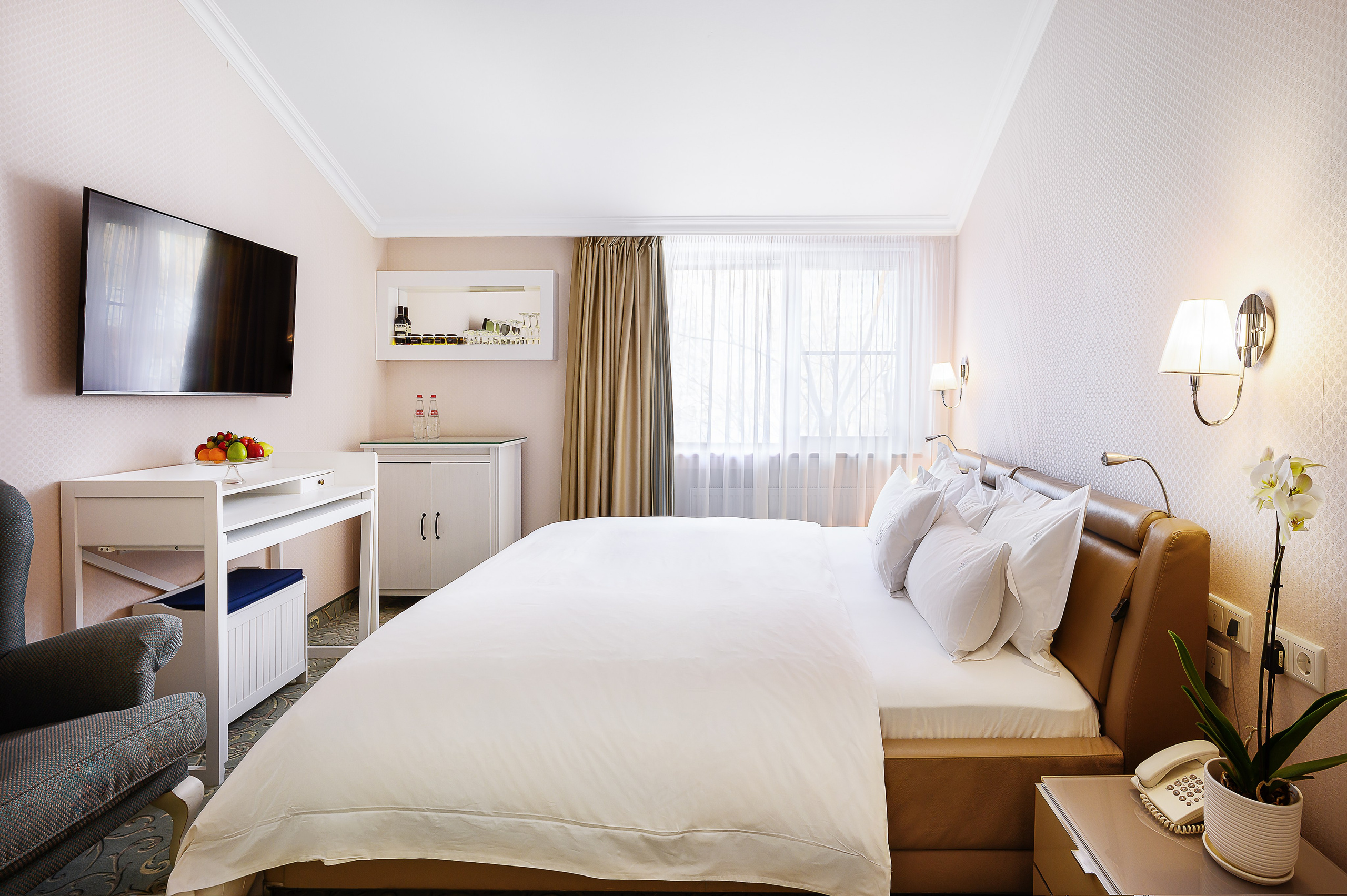 Съёмка номера отель Резиденция. Фотограф — Рустам Бикулов. Коммерческая фотография, фуд-фотография