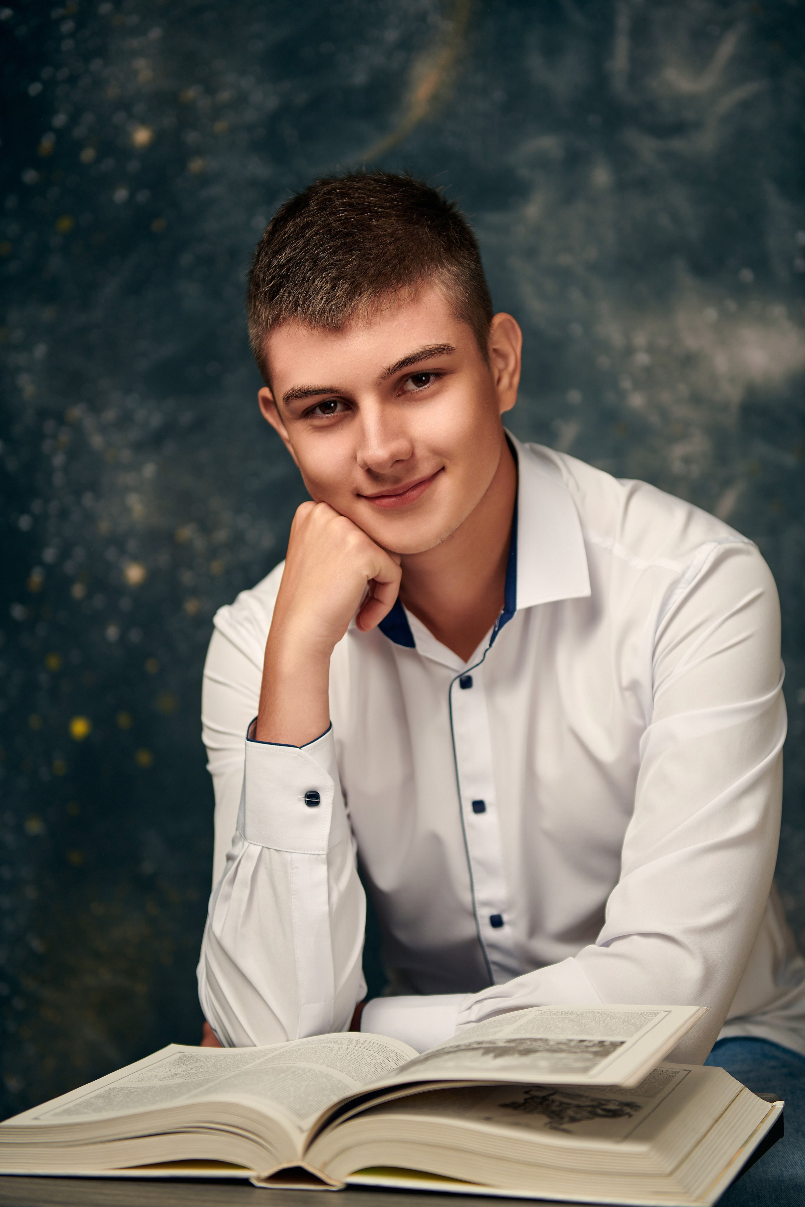 Как создается волшебство выпускных портретов. Школьный фотограф в Туле Владимир Греков. Выпускные альбомы