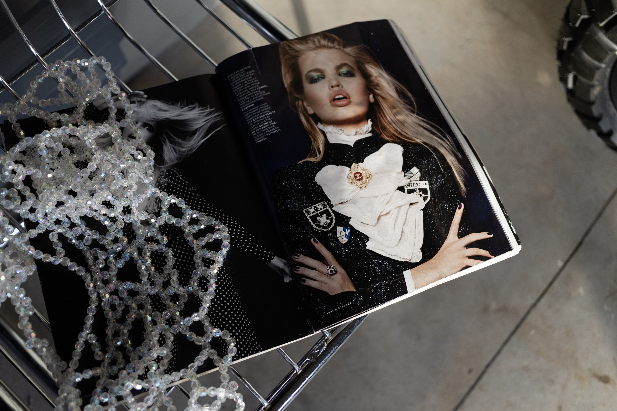 Вешалка. Визуальный художник «Границы внутри»