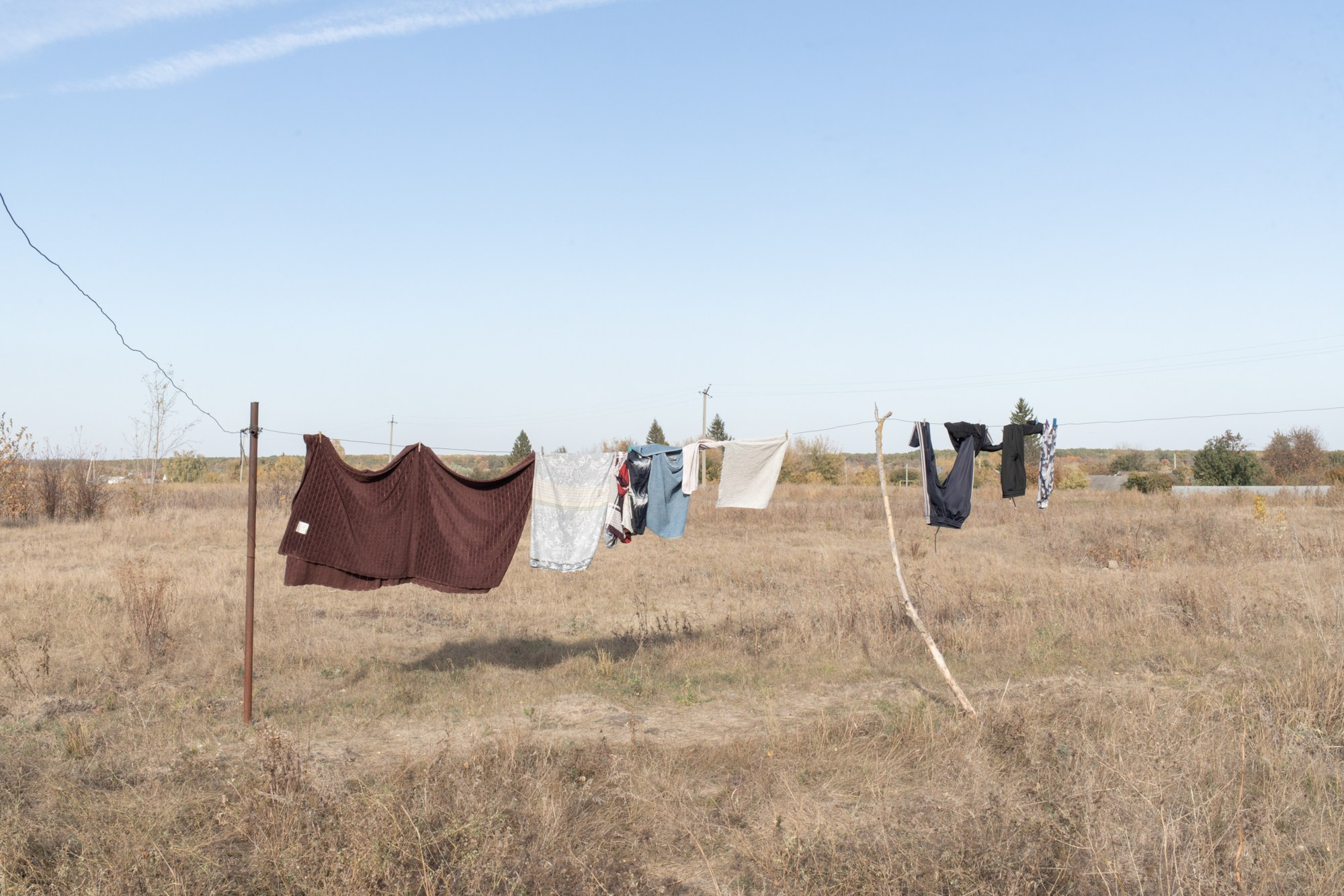 Верёвка с бельём возле многоэтажного дома в Ленинском, где колхоз выдавал квартиры своим работникам.