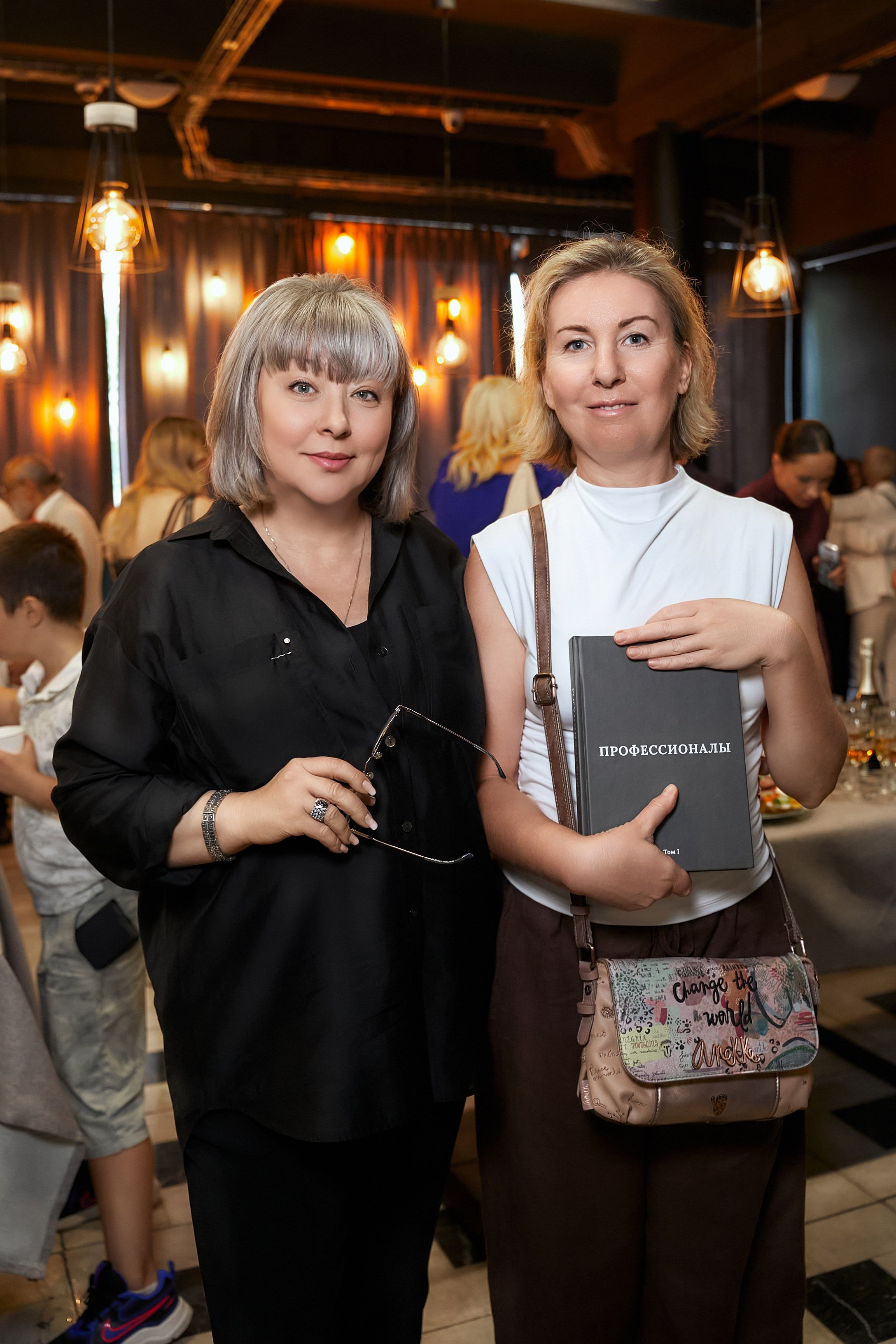 Презентация книги «Профессионалы» в Московском доме книги на Арбате. Александр Падежов — фотограф в Москве | Репортаж, бизнес, студия, свадьбы, семья