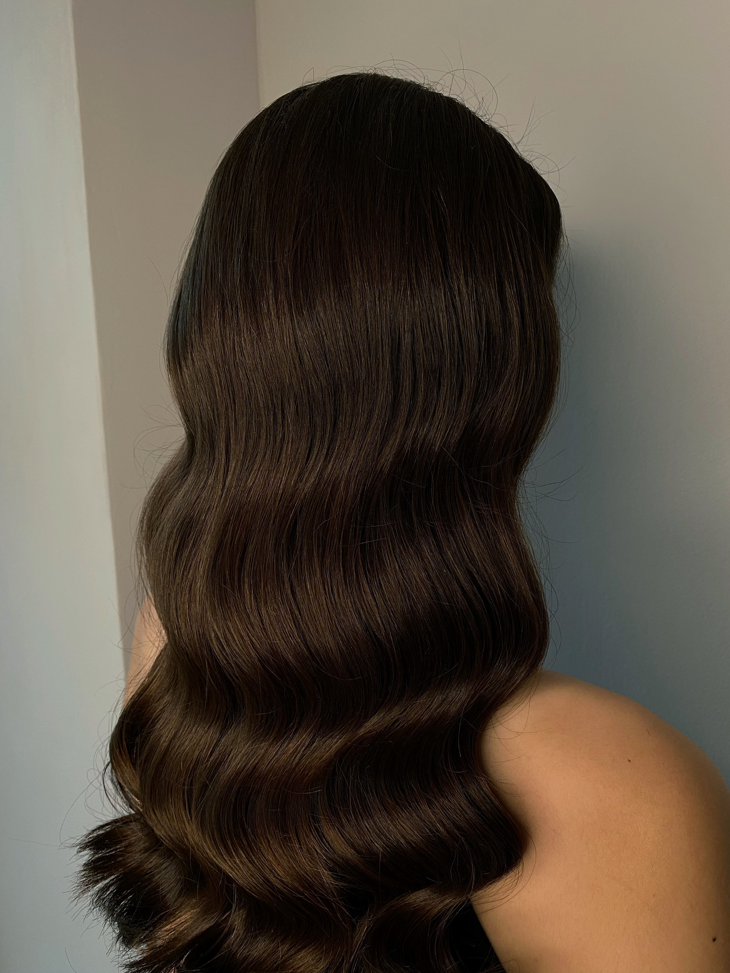 2 ДЕНЬ. Теоретическая часть. Виды плоект, температурный режим, схема и техника накрутки .Мягкие волны в чем особенность. Упругие волны. Финишная фиксация. Поговорим о продвижении в соц сетях. Показ: Голливудская волна Практика: голливудская волна