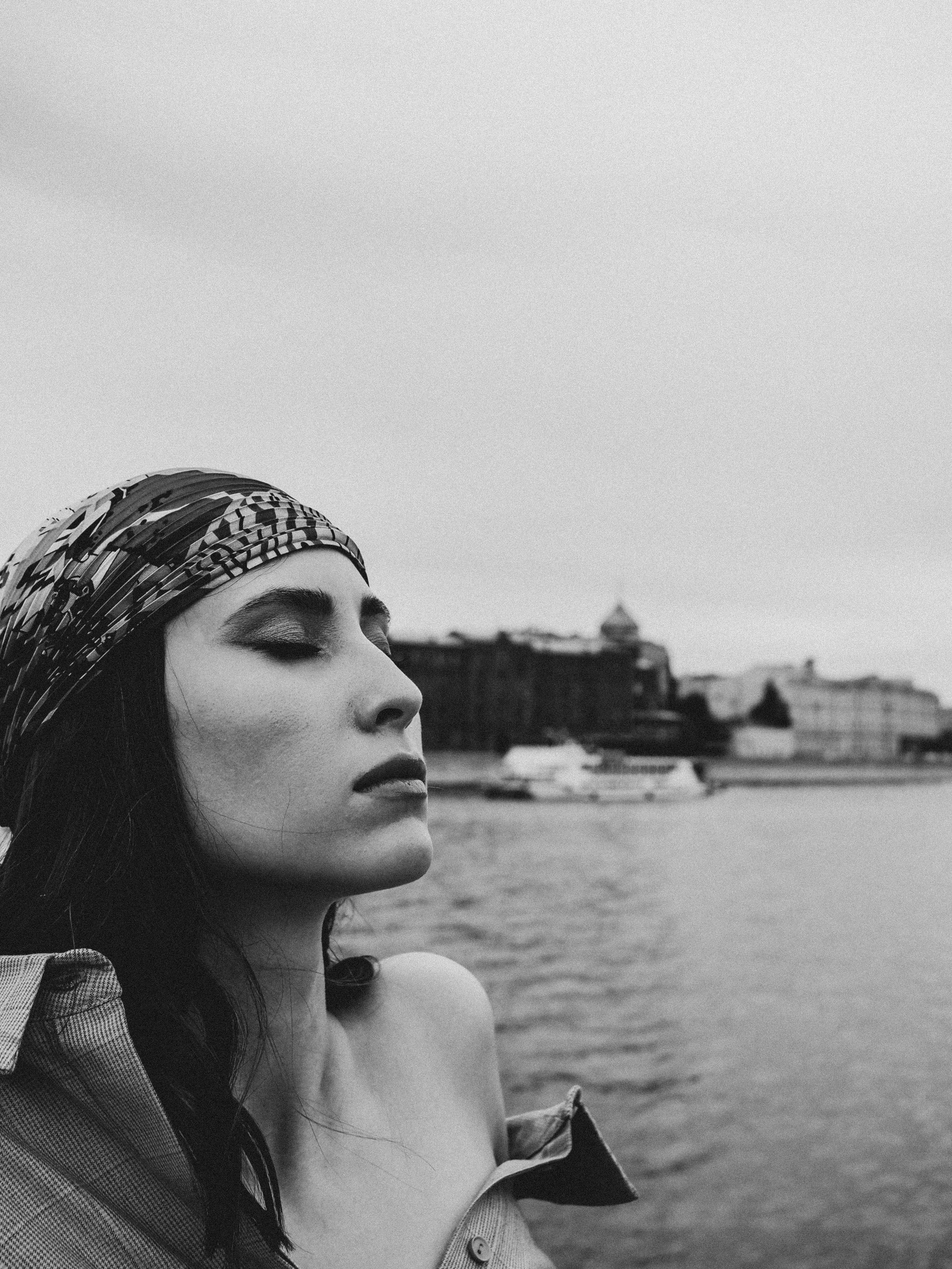 Женская фотосессия на улице в Москве: Лукбук IVOLGA | Фотограф Ольга Рэд