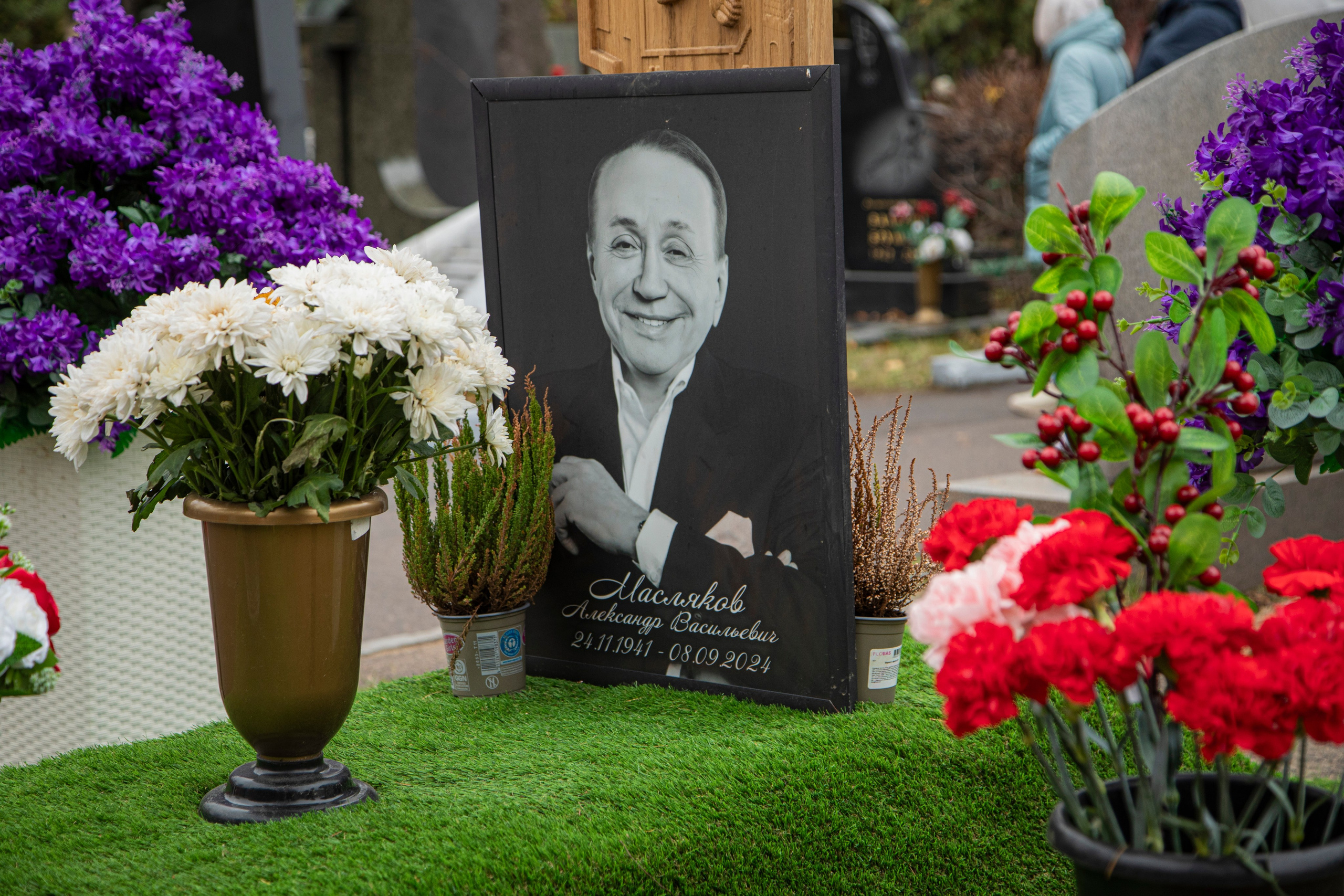 Осенняя прогулка по Новодевичьему кладбищу. Фотограф Сергей Ловкий