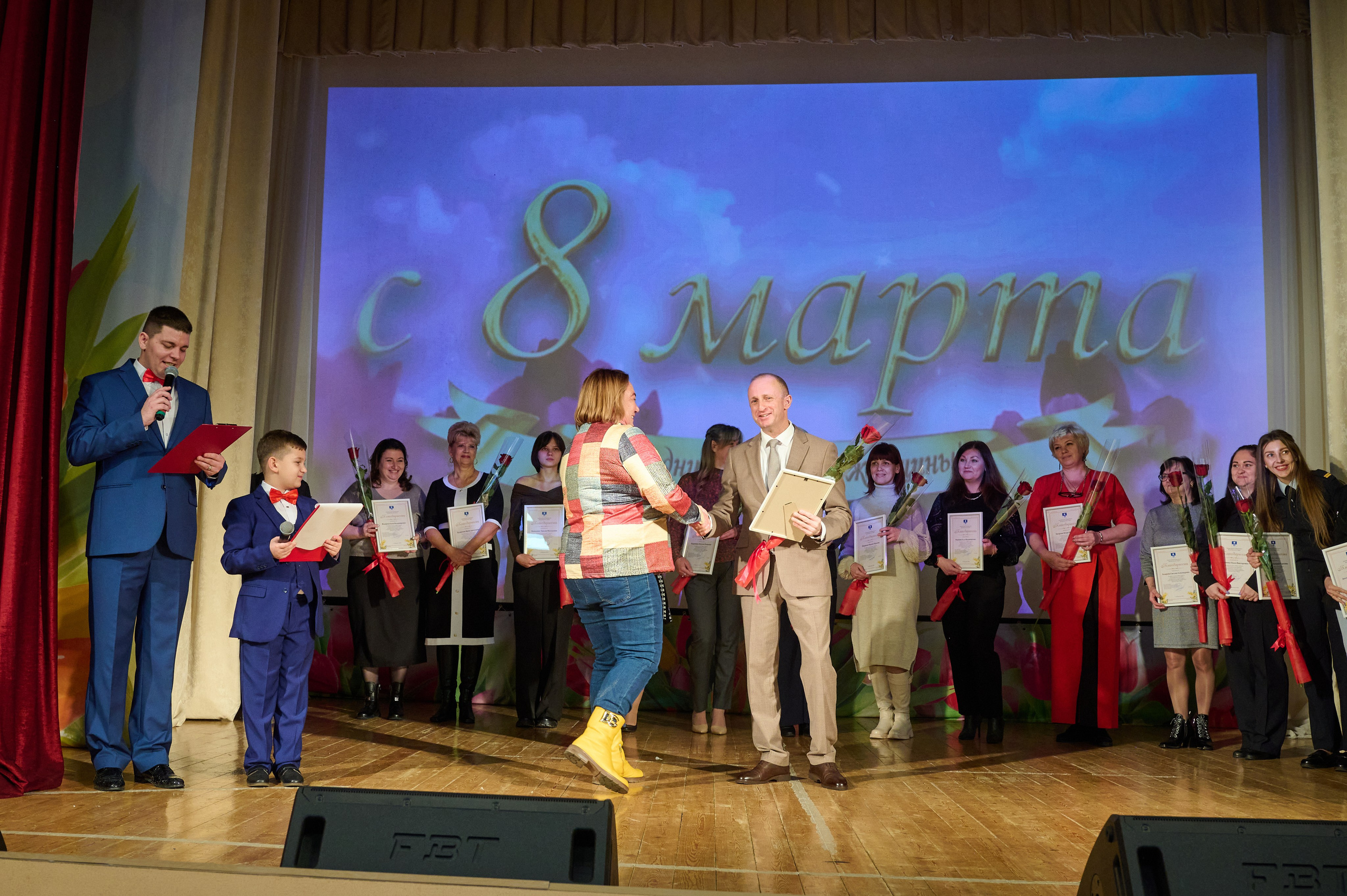 8 марта ДК Кабардинка. Жизнь курорта Кабардинка в фотографиях