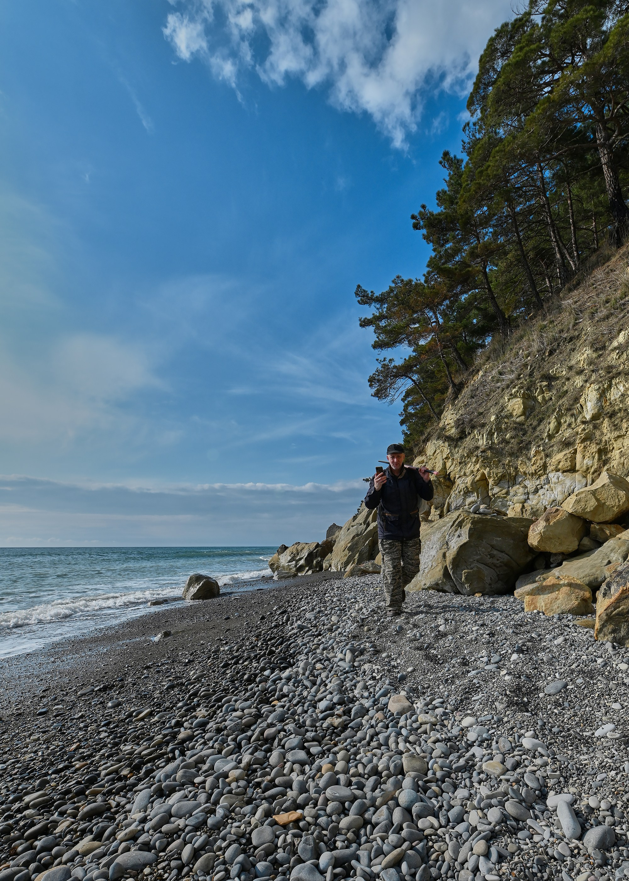пляж у скалы Парус, поселок Прасковеевка