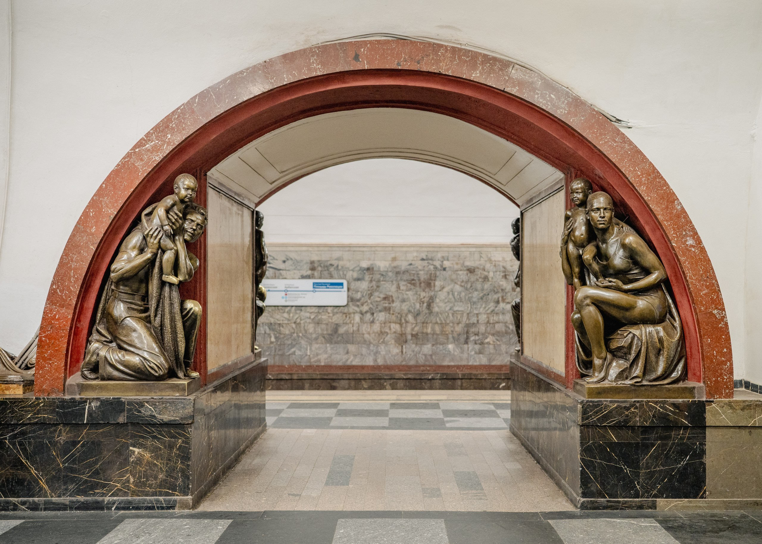 Парадные залы подземного дворца. П&П — Полезное с Приятным. Фотоэкскурсии — Москва на память. Экскурсовод и фотограф в Москве. Увези столицу в своём альбоме!