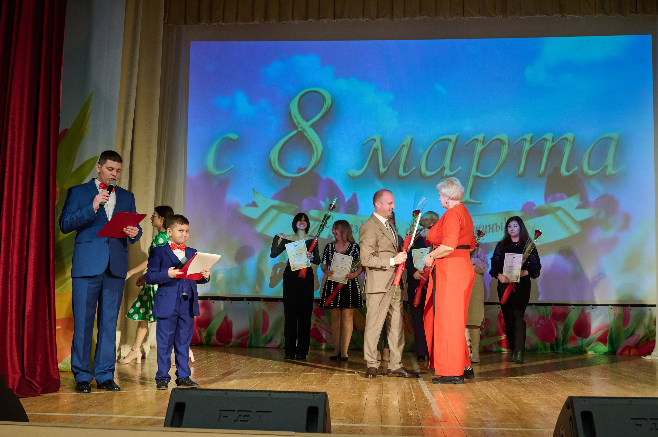 8 марта ДК Кабардинка. Жизнь курорта Кабардинка в фотографиях