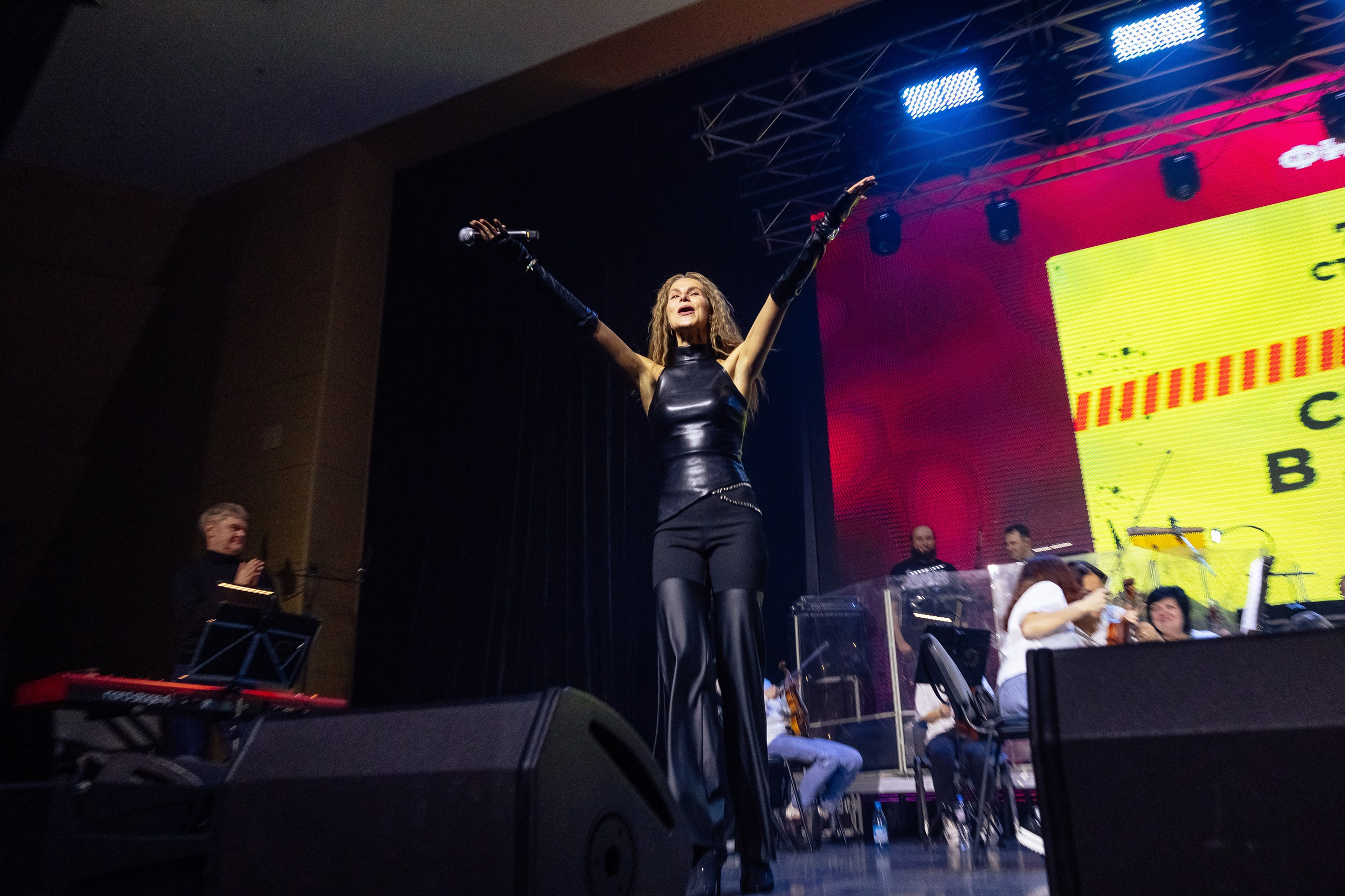 Рок-хиты с Симфоническим оркестром. Вокалистка Мария Сиротенко