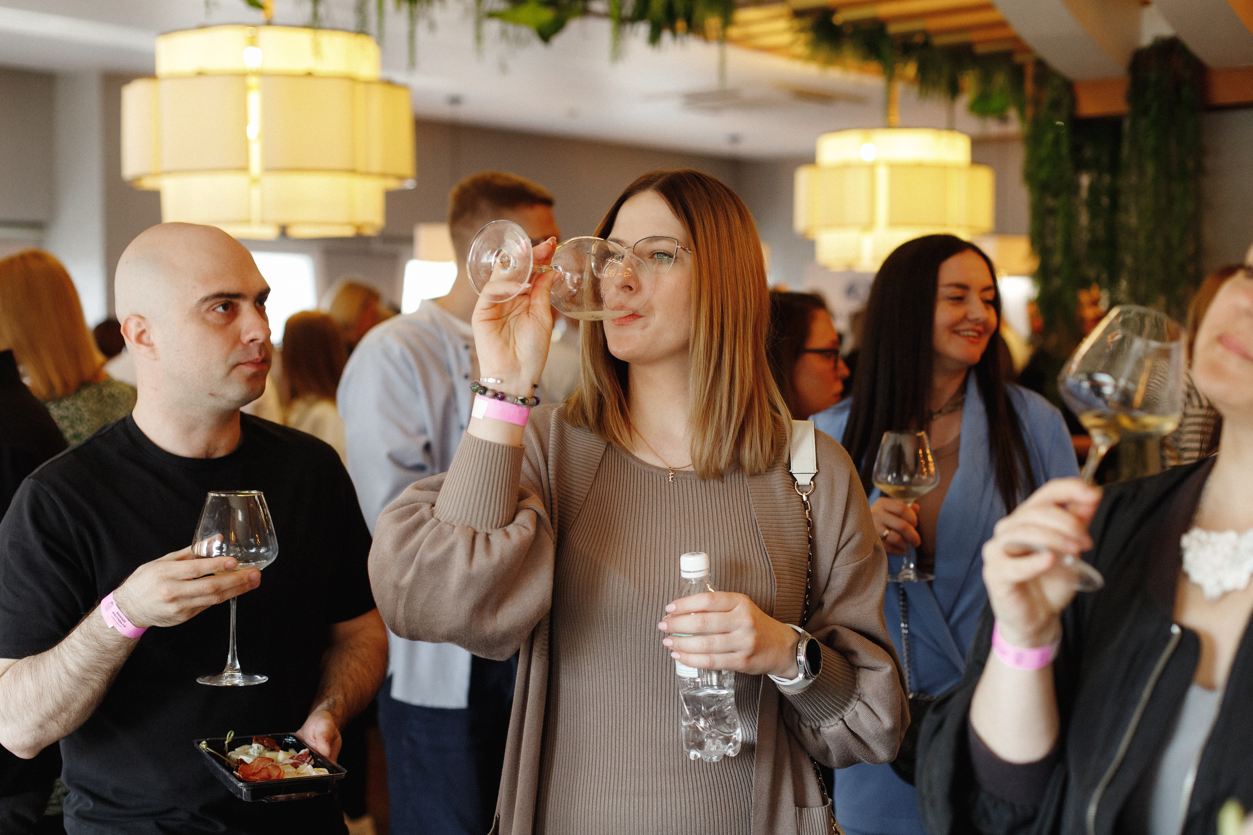 ФЕСТИВАЛЬ ИГРИСТЫХ ВИН. СВОИ. ФОТООТЧЕТЫ-СОБЫТИЯ-МЕСТА