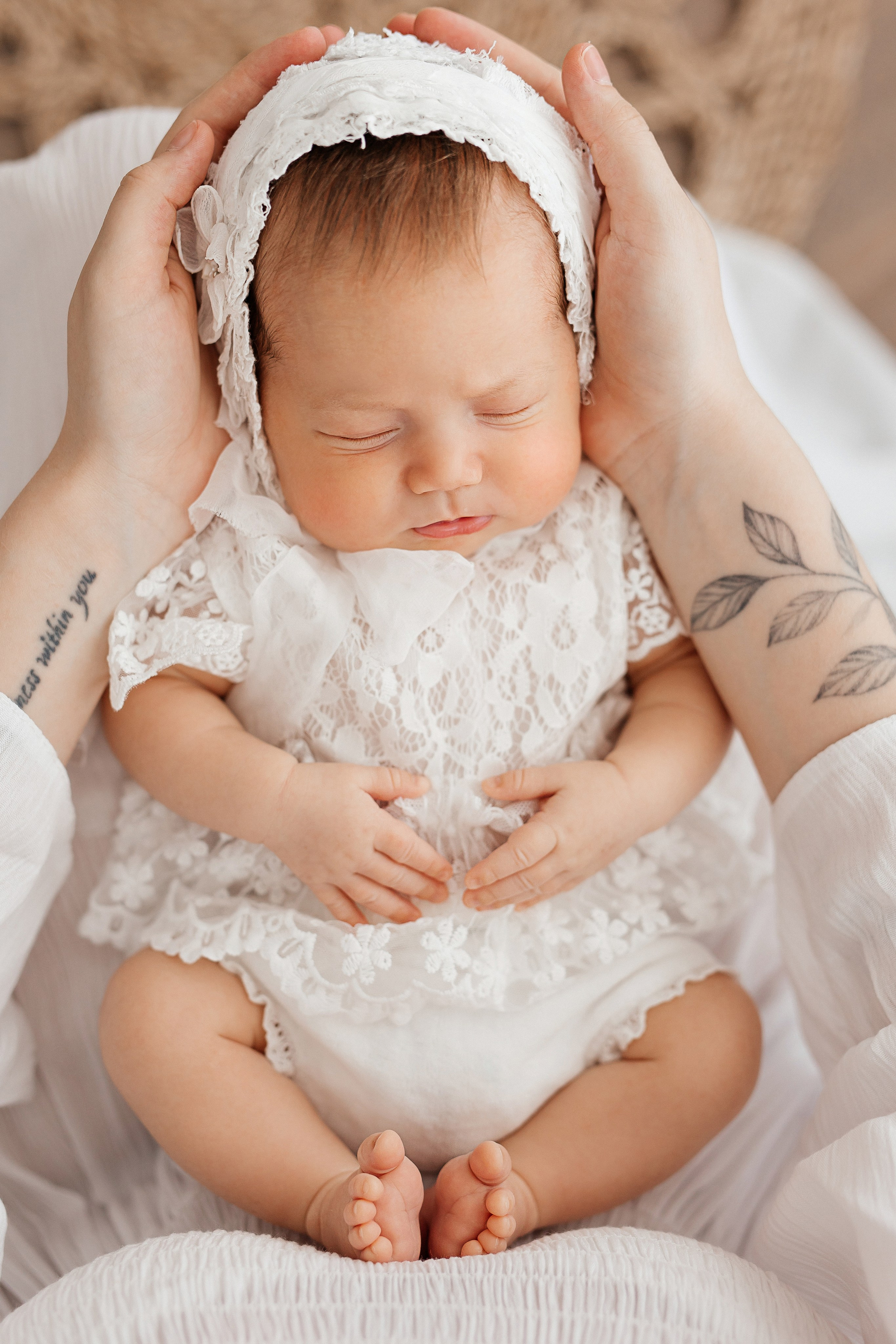 Ньюборн, новорожденные. Профессиональная детская и семейная фотостудия в Краснодаре