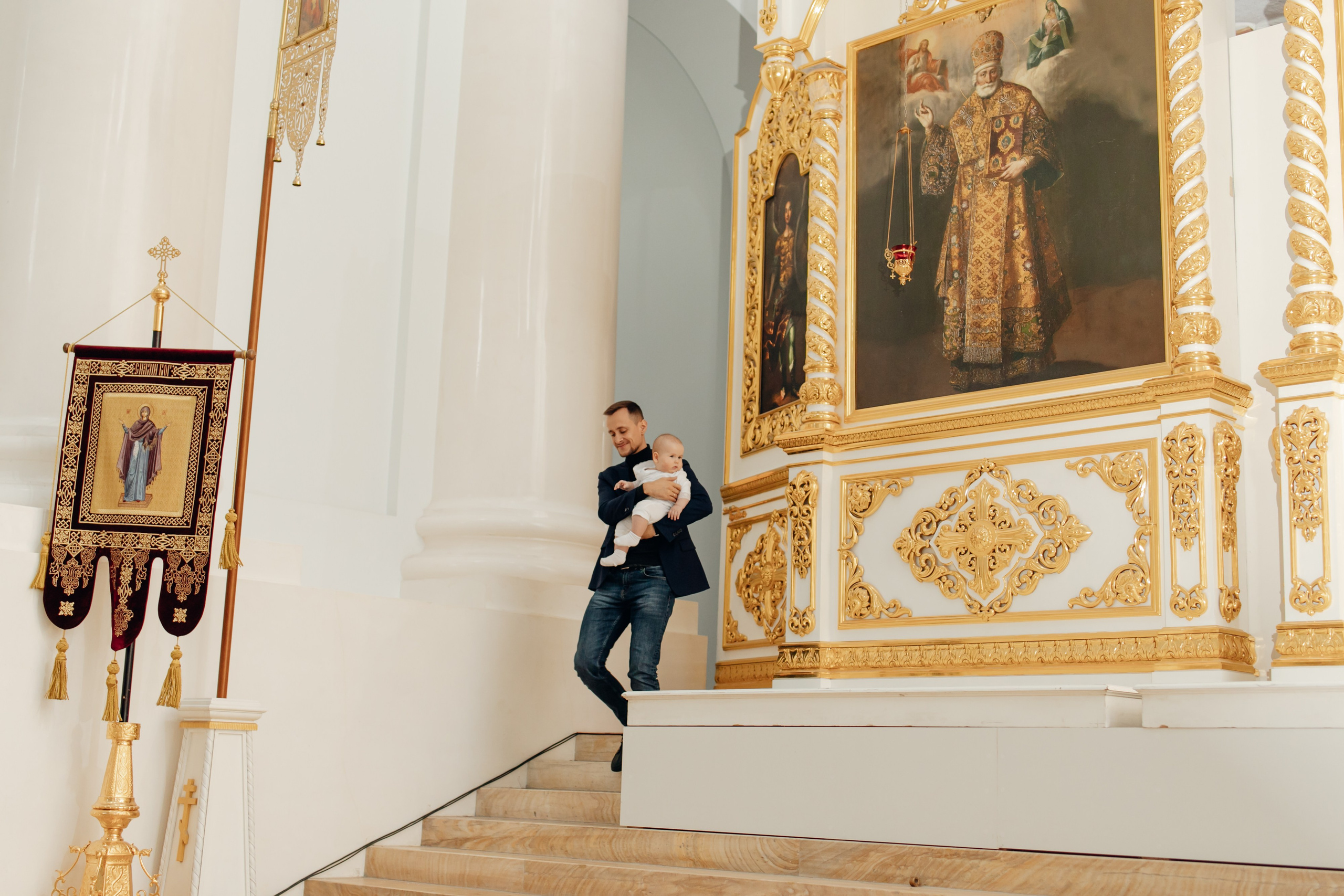 Крещение ребенка в Смольном соборе СПб. Фотограф крещение венчание в Петербурге! Помогает подобрать храм и посоветовал душевного батюшку в СПб