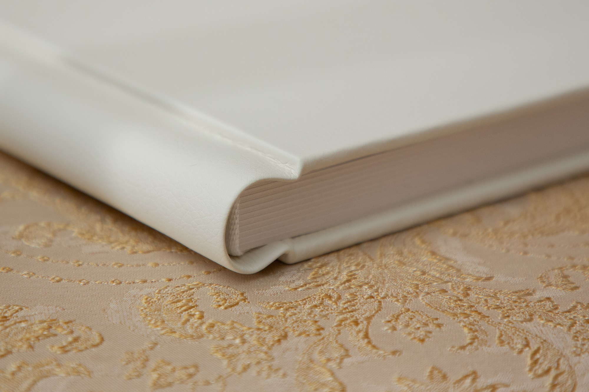 Фотокнига «Таинство Крещения» формат 25×25см. Фотограф крещение венчание в Петербурге! Помогает подобрать храм и посоветовал душевного батюшку в СПб