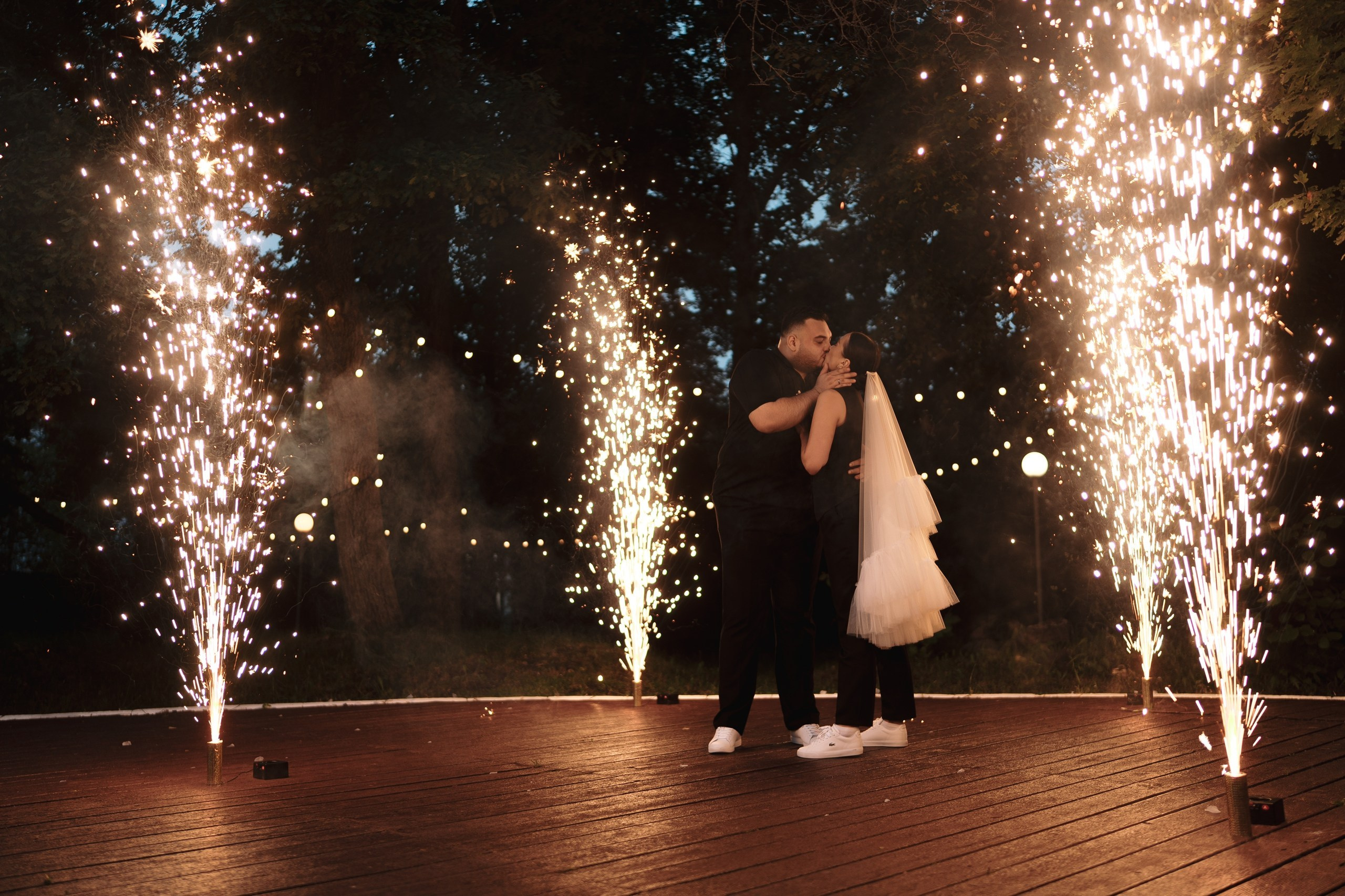 Свадьба 7 июня 2026 года — фотосессия, ЗАГС и банкет в шатре «Под облаками» в Нагаево с ведущим Артуром Ильясовым