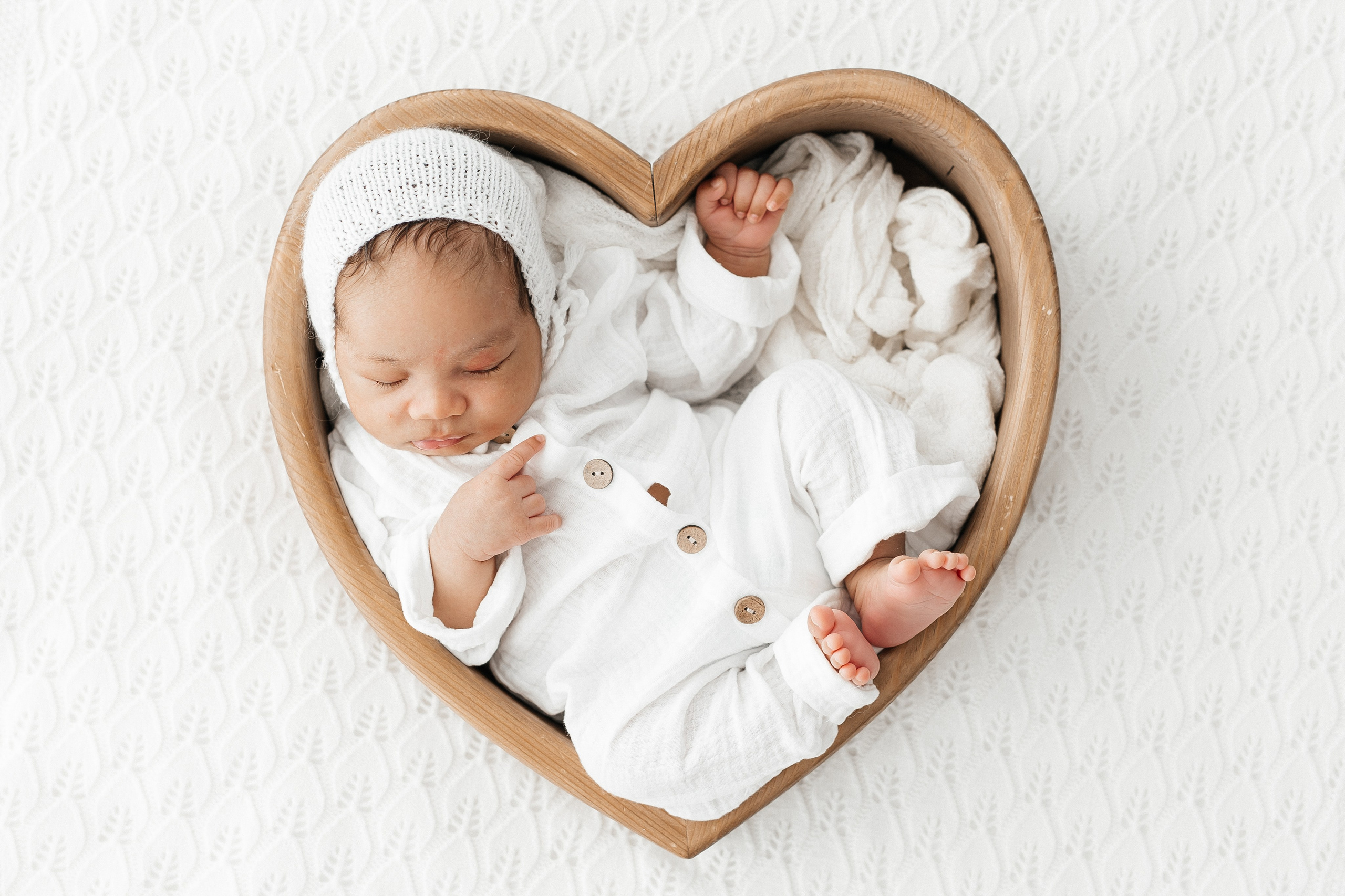 Ньюборн, новорожденные. Профессиональная детская и семейная фотостудия в Краснодаре