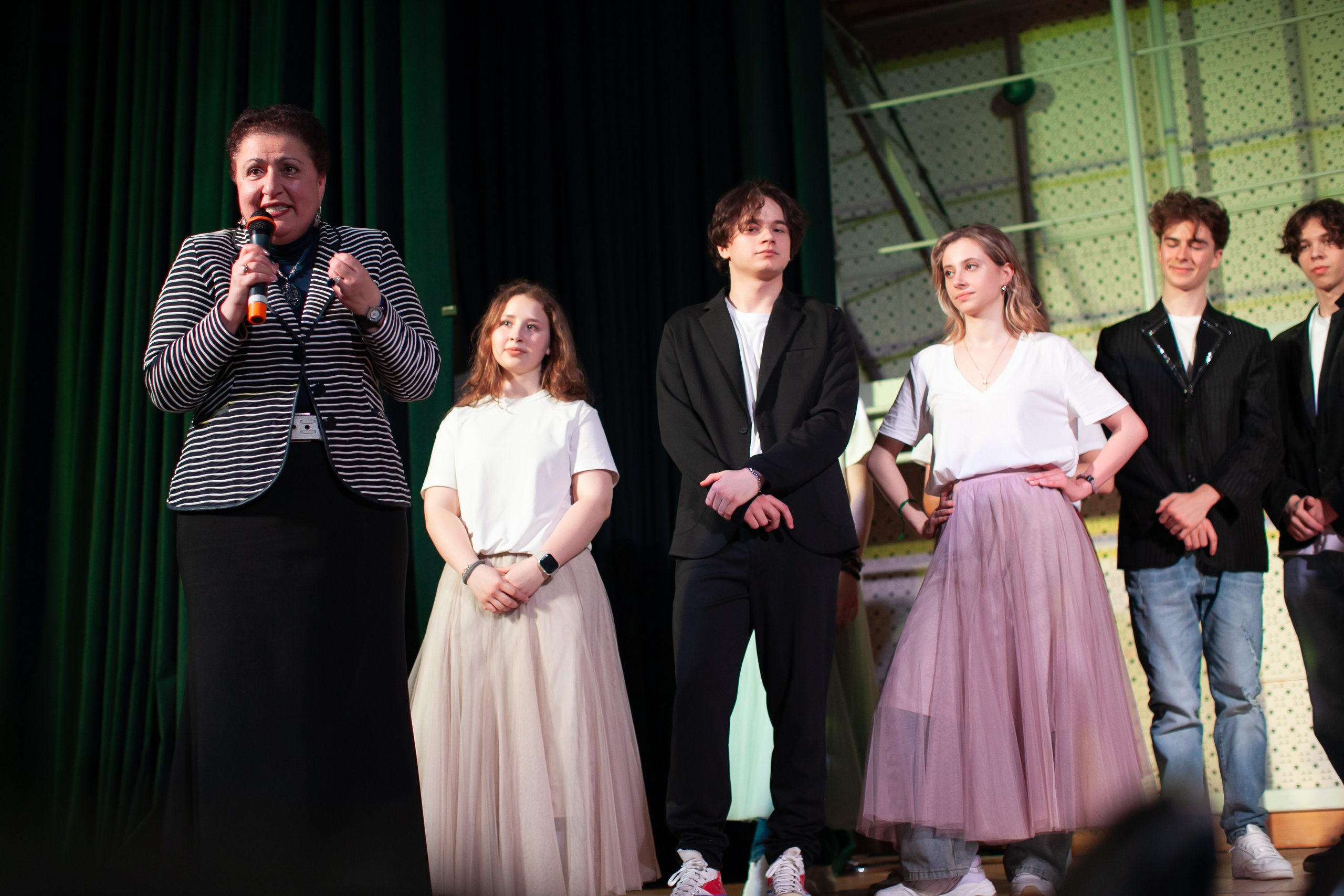 Последний звонок 2025 в Школе 1558 им. Росалии де Кастро. Выпускные альбомы Москва СВАО