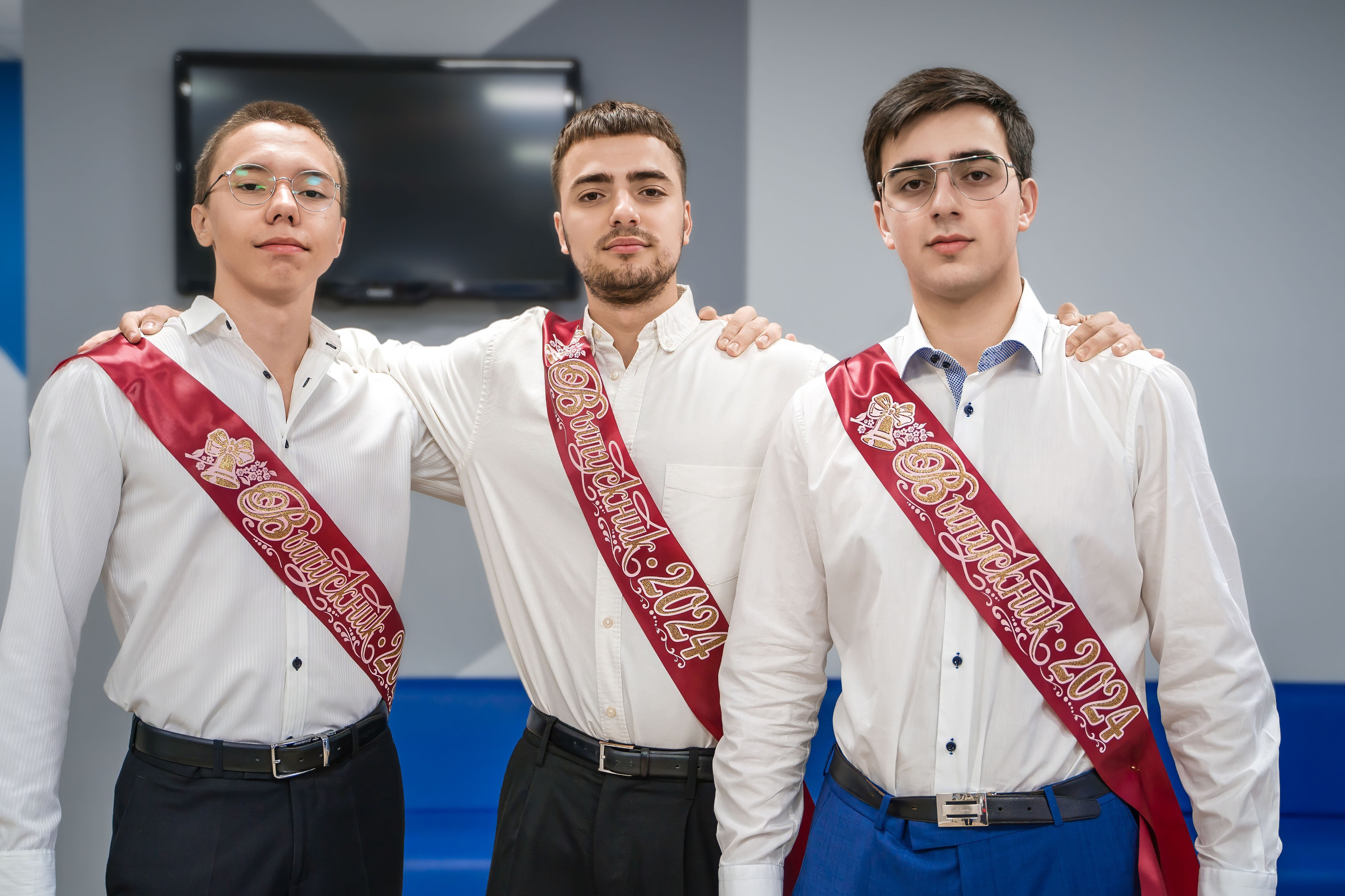 Последний звонок_Выпускники 11кл._Гимназия 18_2024 г. Фотографы из солнечного Краснодара Вадим и Надежда Митус