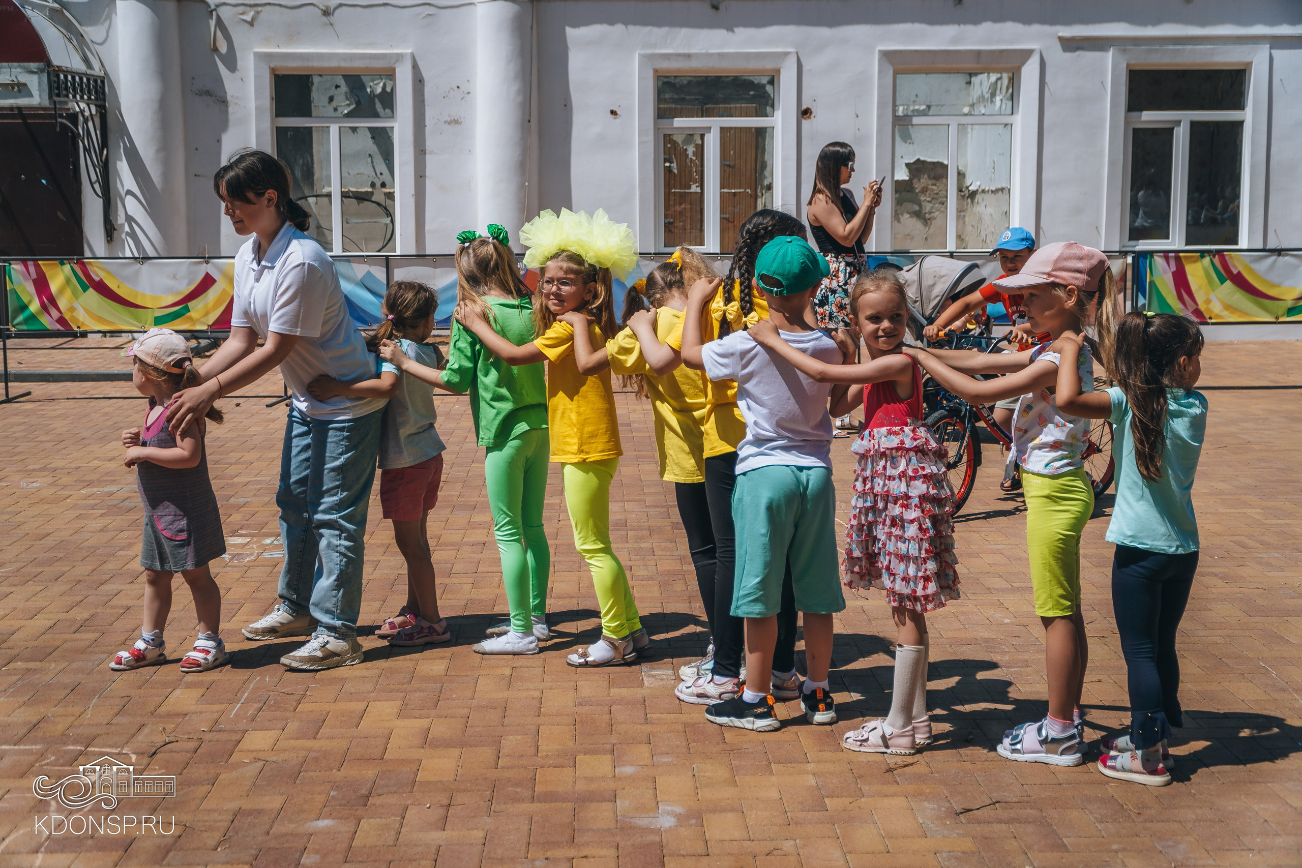 Должны смеяться дети. Новотитаровский Дом культуры