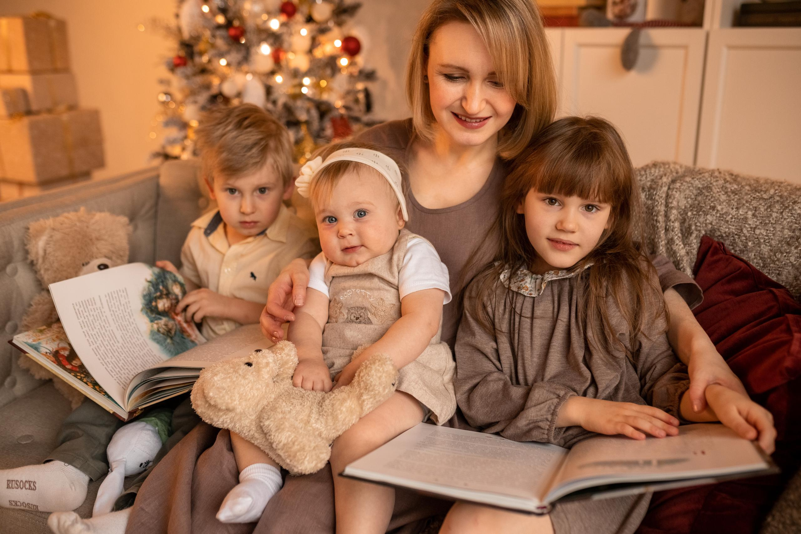 Новогодняя фотосессия для мамы с детками. Женский семейный фотограф Тула Москва Захарова Анна