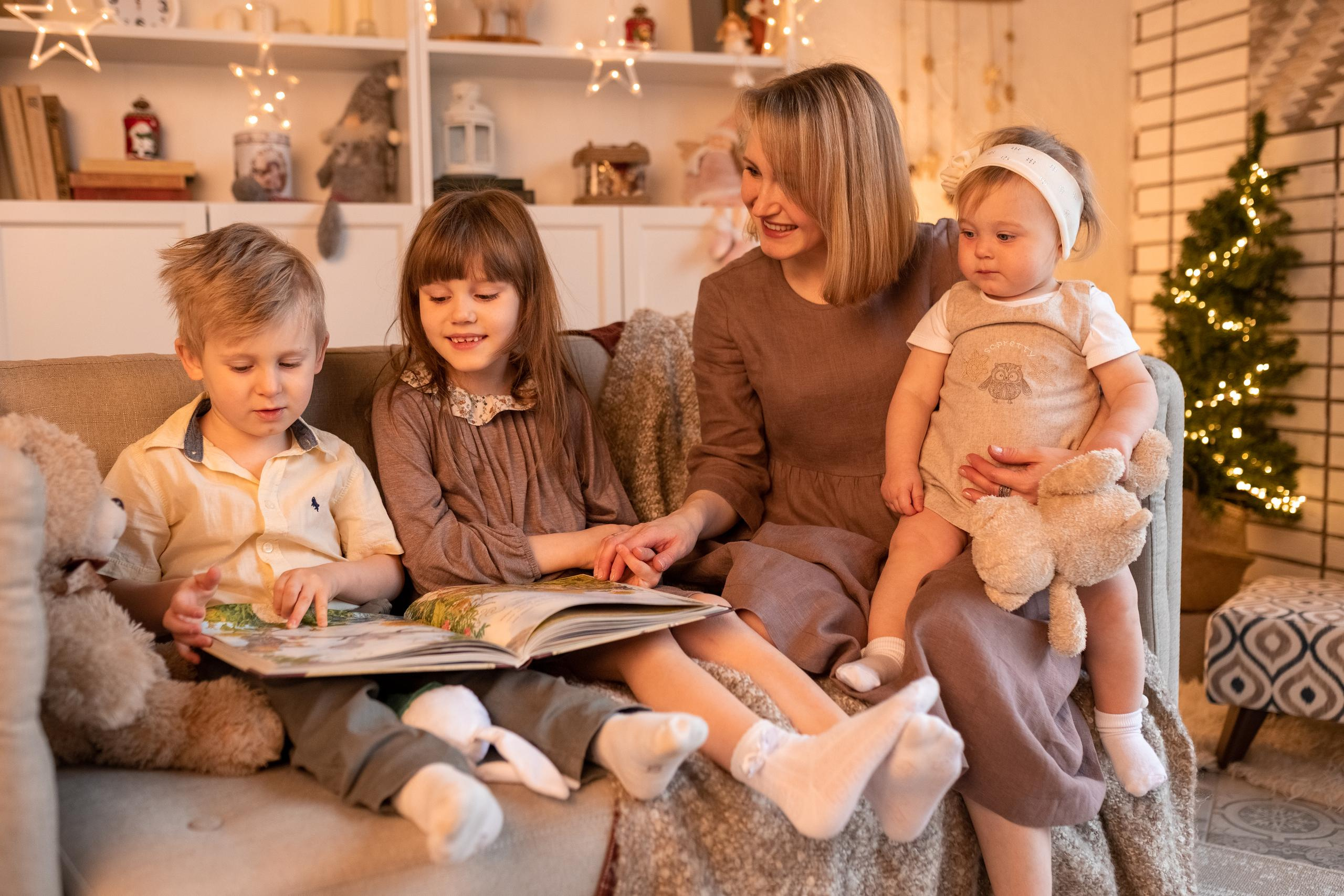 Новогодняя фотосессия для мамы с детками. Женский семейный фотограф Тула Москва Захарова Анна