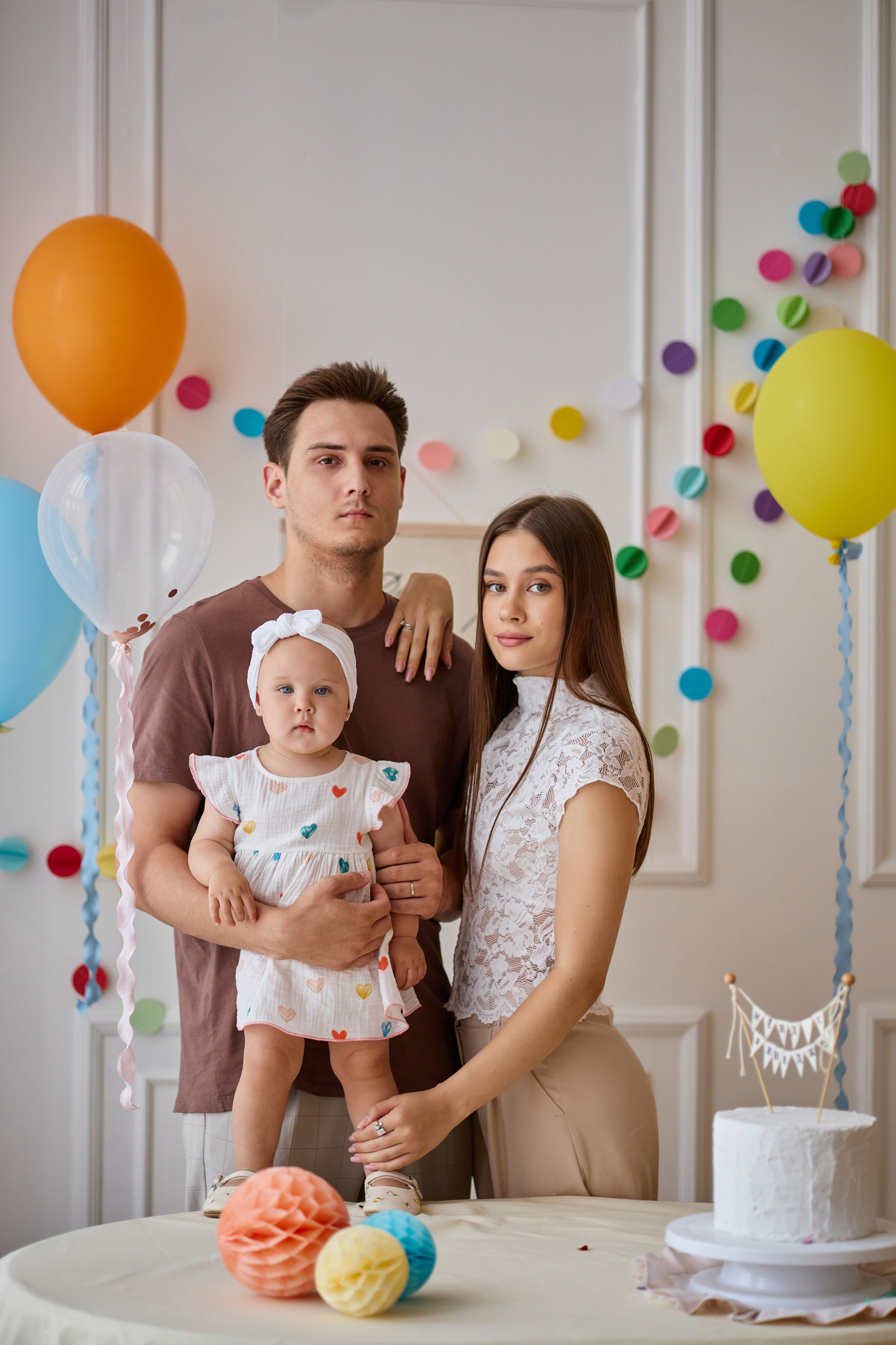 Фотосессия на первый день рождения от 1 года до 5 лет в Краснодаре. Фотостудия Roomy в Краснодаре | Семейные и детские съёмки дней рождения от 1 до 5 лет, аренда зала фотостудии
