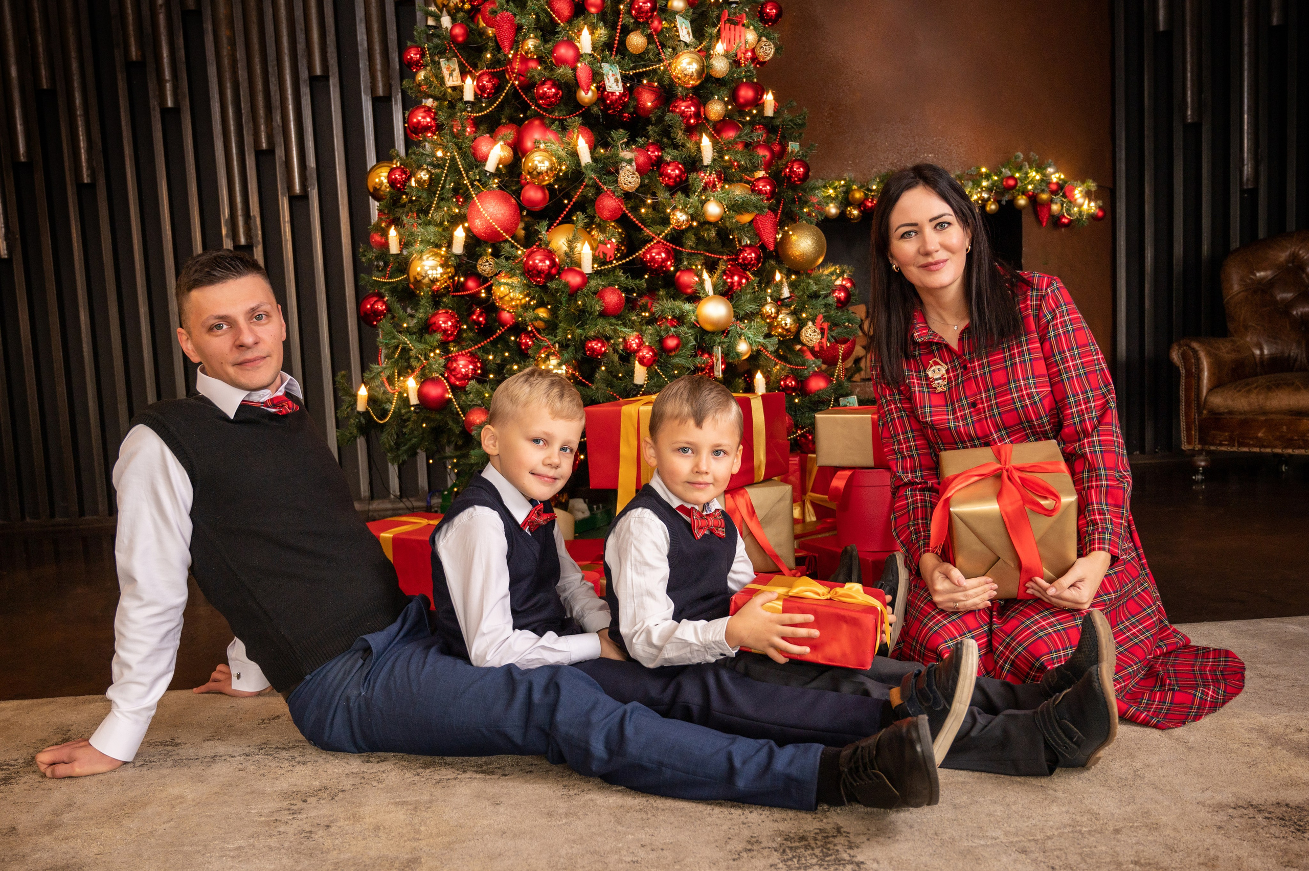 Новогодняя история для Дарьи и Ярослава. Семейный и детский фотограф в детских садах и школах