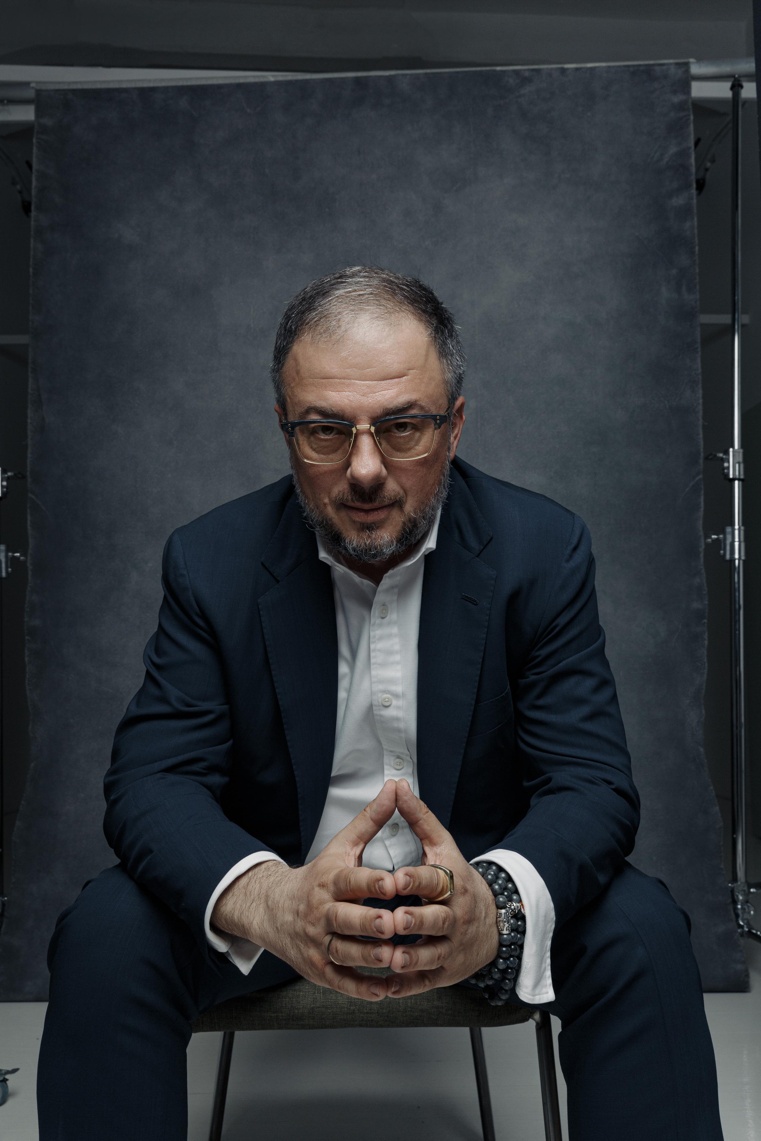 Фото для резюме руководителя, Студийная съемка бизнес-портретов