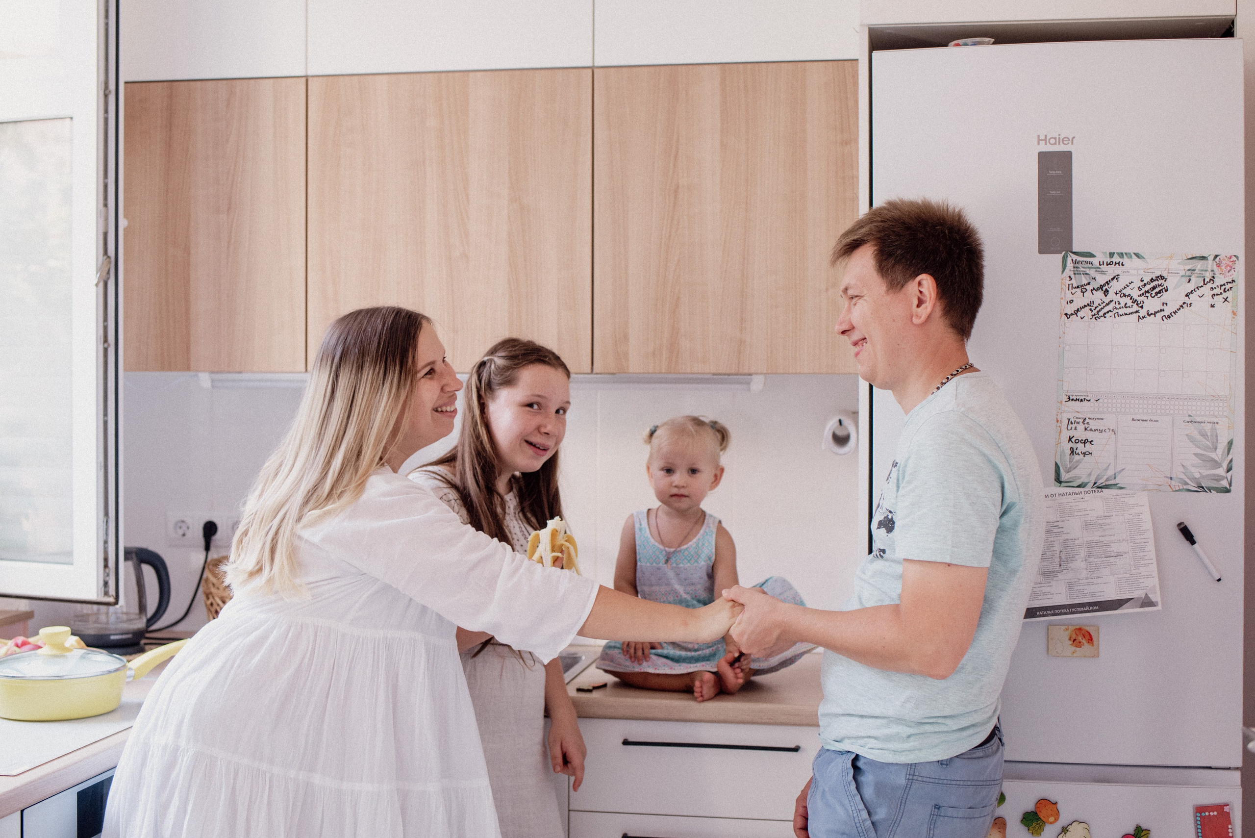 Семья Марины дома. Семейный фотограф в Севастополе Куценко Светлана
