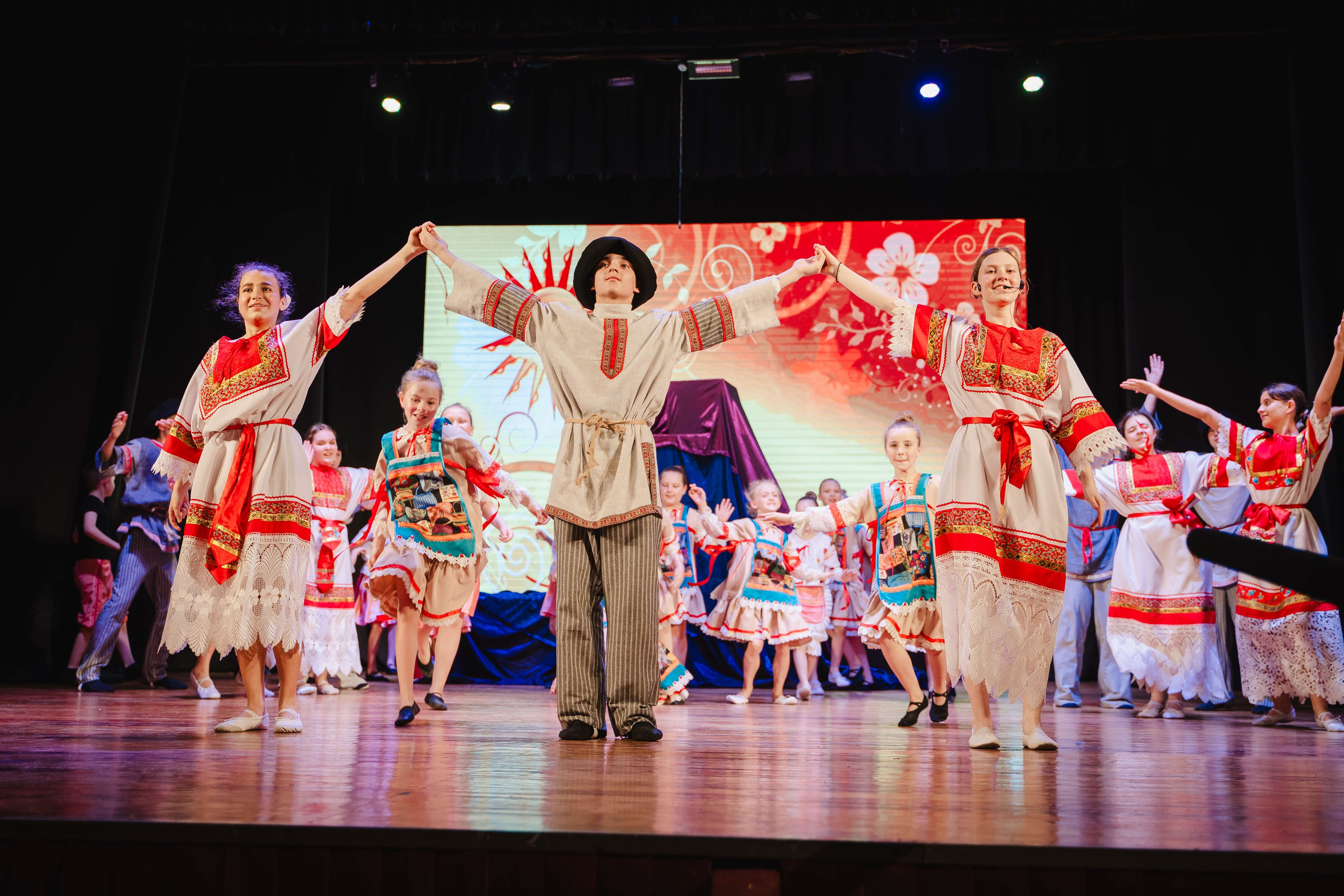 Фееричное выступление театрального коллектива АРТ-Визит г. Краснодар. Фотографы из солнечного Краснодара Вадим и Надежда Митус