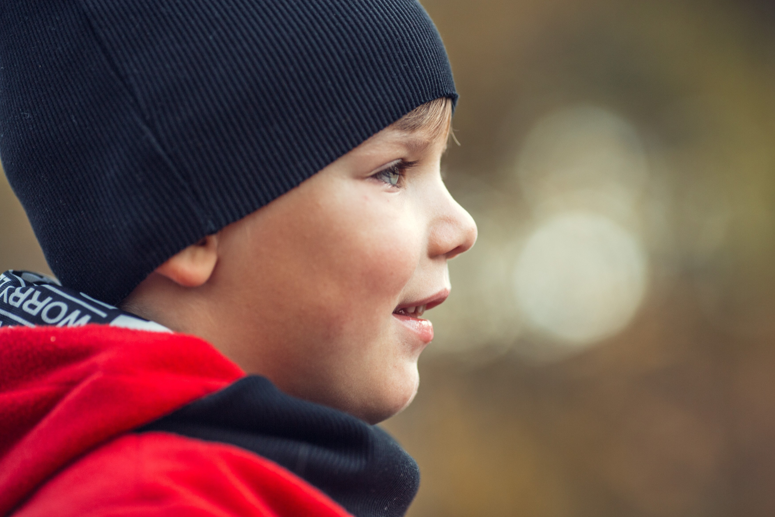 Фотопрогулка семьи в осеннем лесу. Фотограф — Евгений Свистков