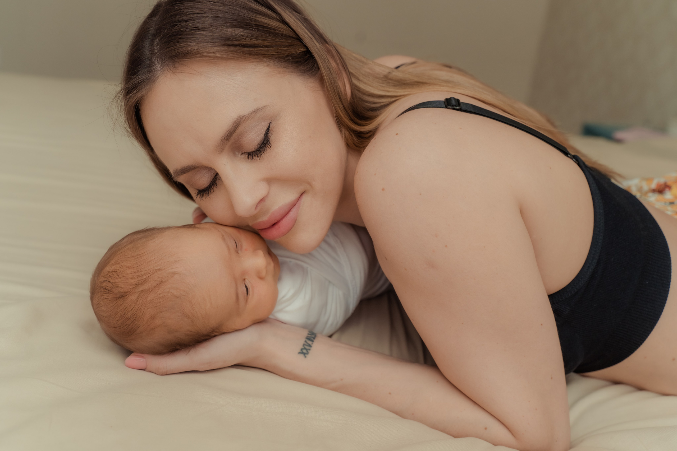 Фотосъемка новорожденного в минималистичном стиле