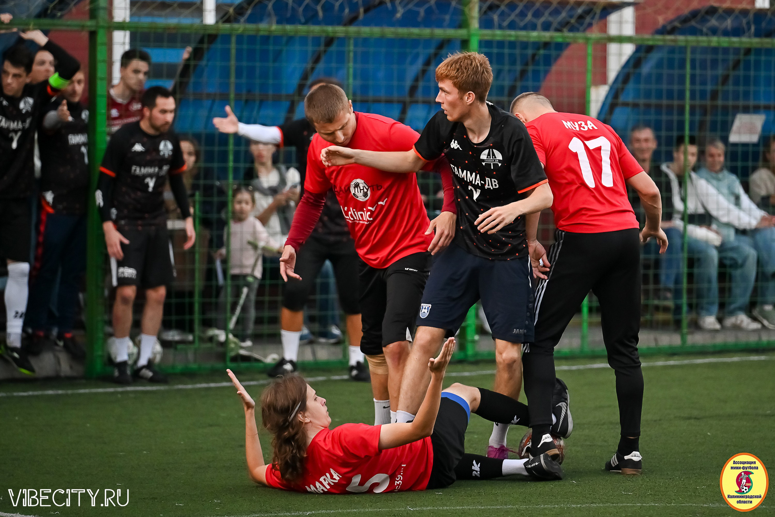 ИГРЫ МИНИ-ФУТБОЛЬНОЙ И КОРПОРАТИВНОЙ ЛИГИ. VIBECITY.RU Вайб Сити Ру Фоторепортажи Фотоотчеты Калининград