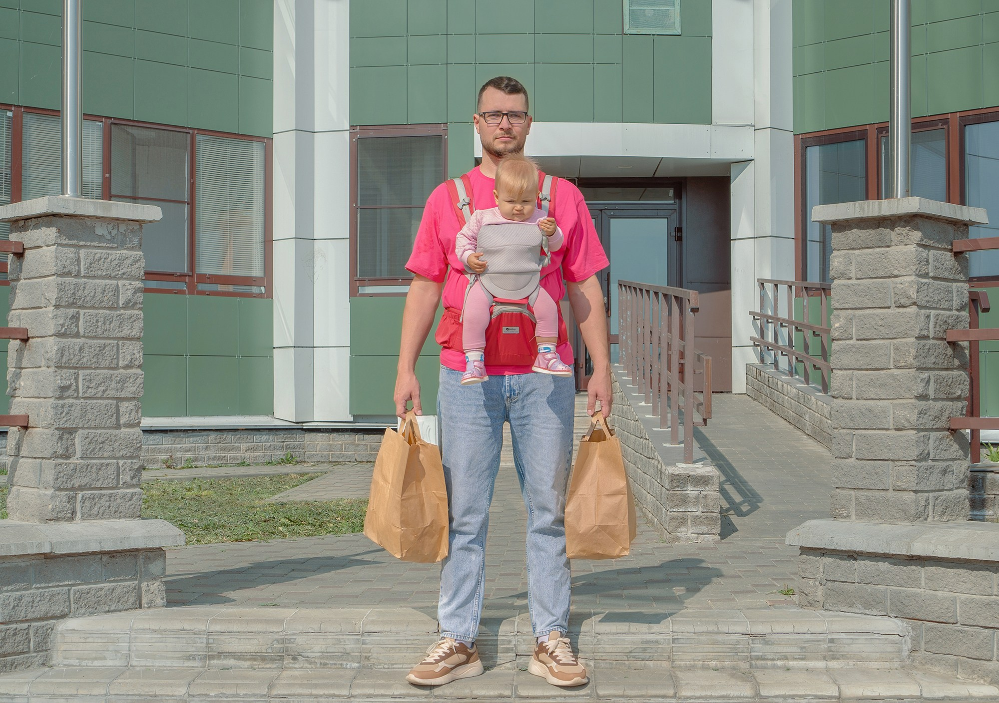 Новые отцы. Анжелла Антоновская —фотограф и художница из России, работающая на стыке документальной и концептуальной фотографии