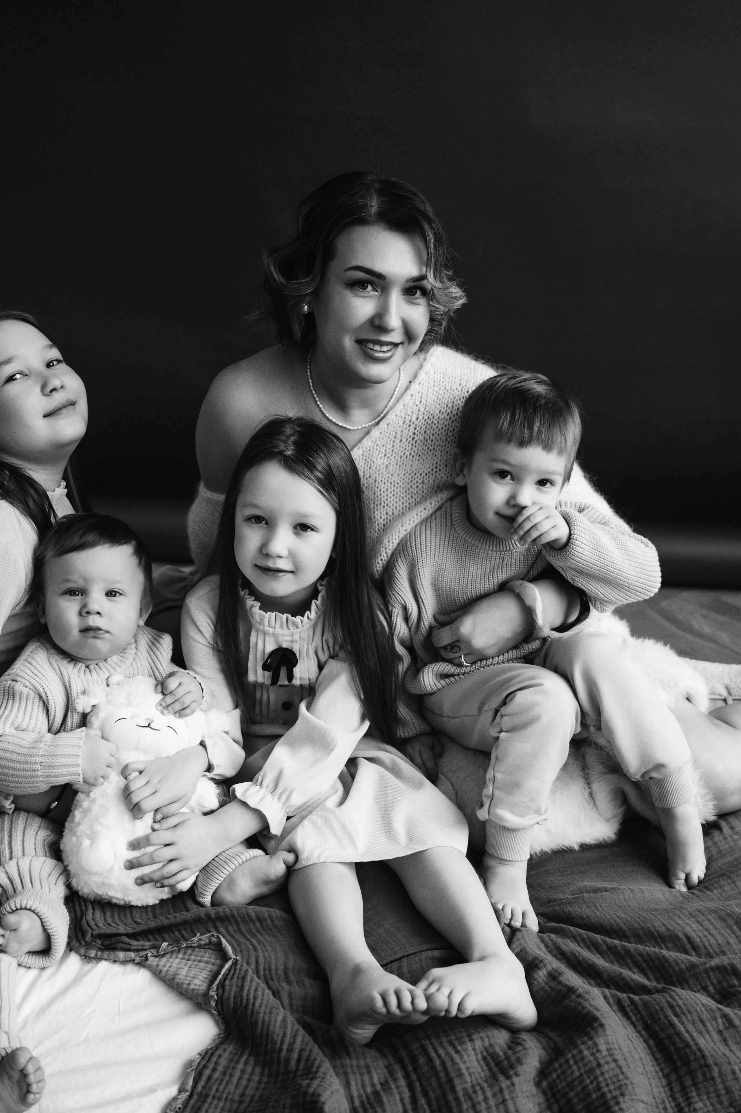 Семейная съемка. Профессиональный фотограф беременности в СПБ. Стильные фотосессии беременности в стиле минимализм и классическая фотография