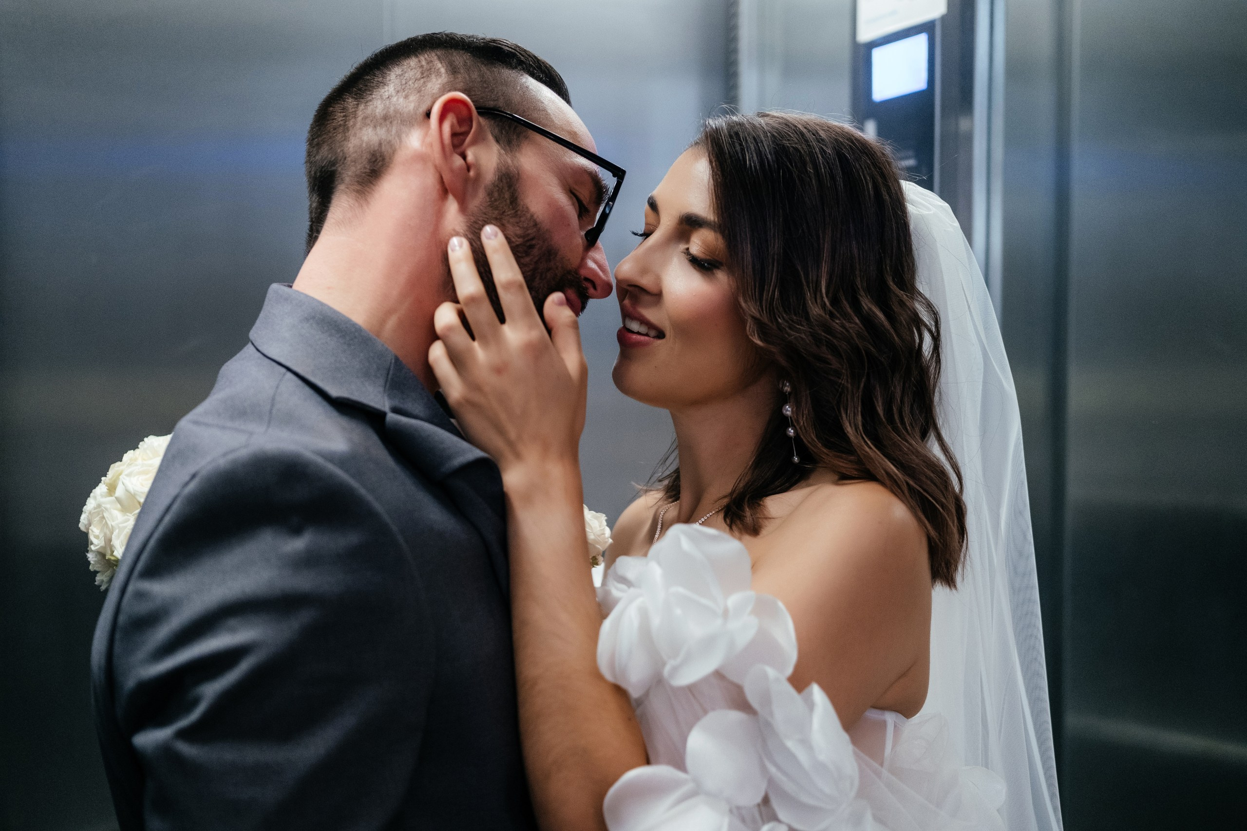 Свадебный фотограф в Екатеринбурге Анна Кораблева. Фотограф на свадьбу в Свердловской области — заказ профессиональной фотосесии, все виды ф. Свадебный фотограф в Екатеринбурге — заказ профессиональной фотосесии, все виды фотосъемки