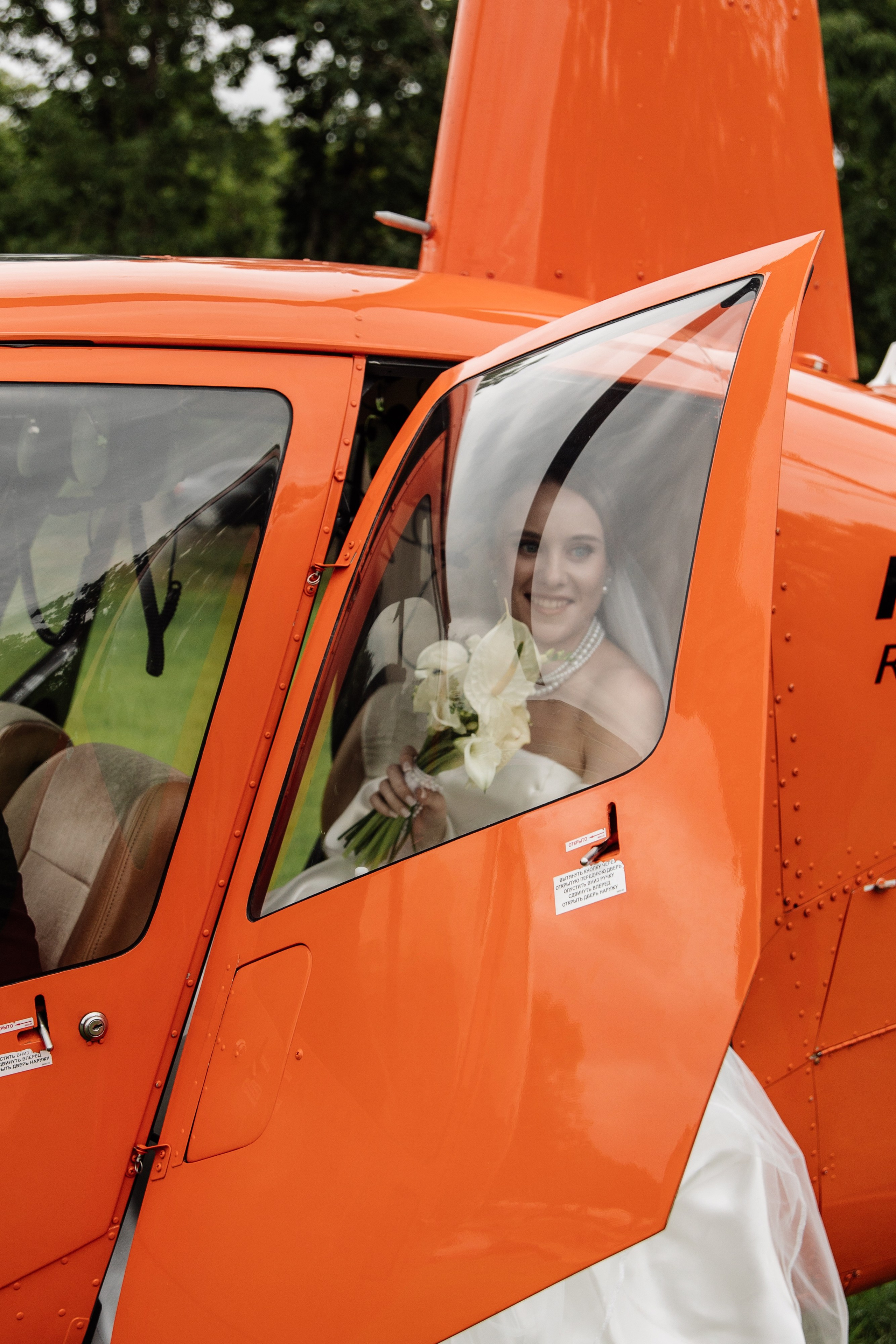 Я создаю профессиональные фотографии, которые сохраняют эмоции, детали и атмосферу вашего праздника. Свадебный фотограф во Владивостоке