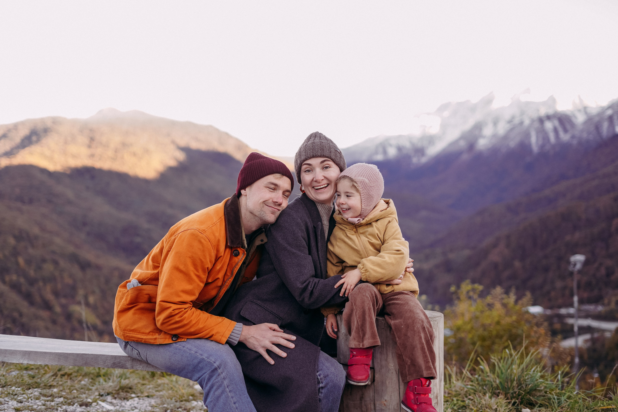 Алексей, Анна и Валентина в Горной Олимпийской деревне. Фотограф в Сочи и Абхазии | Фототуры | September Air